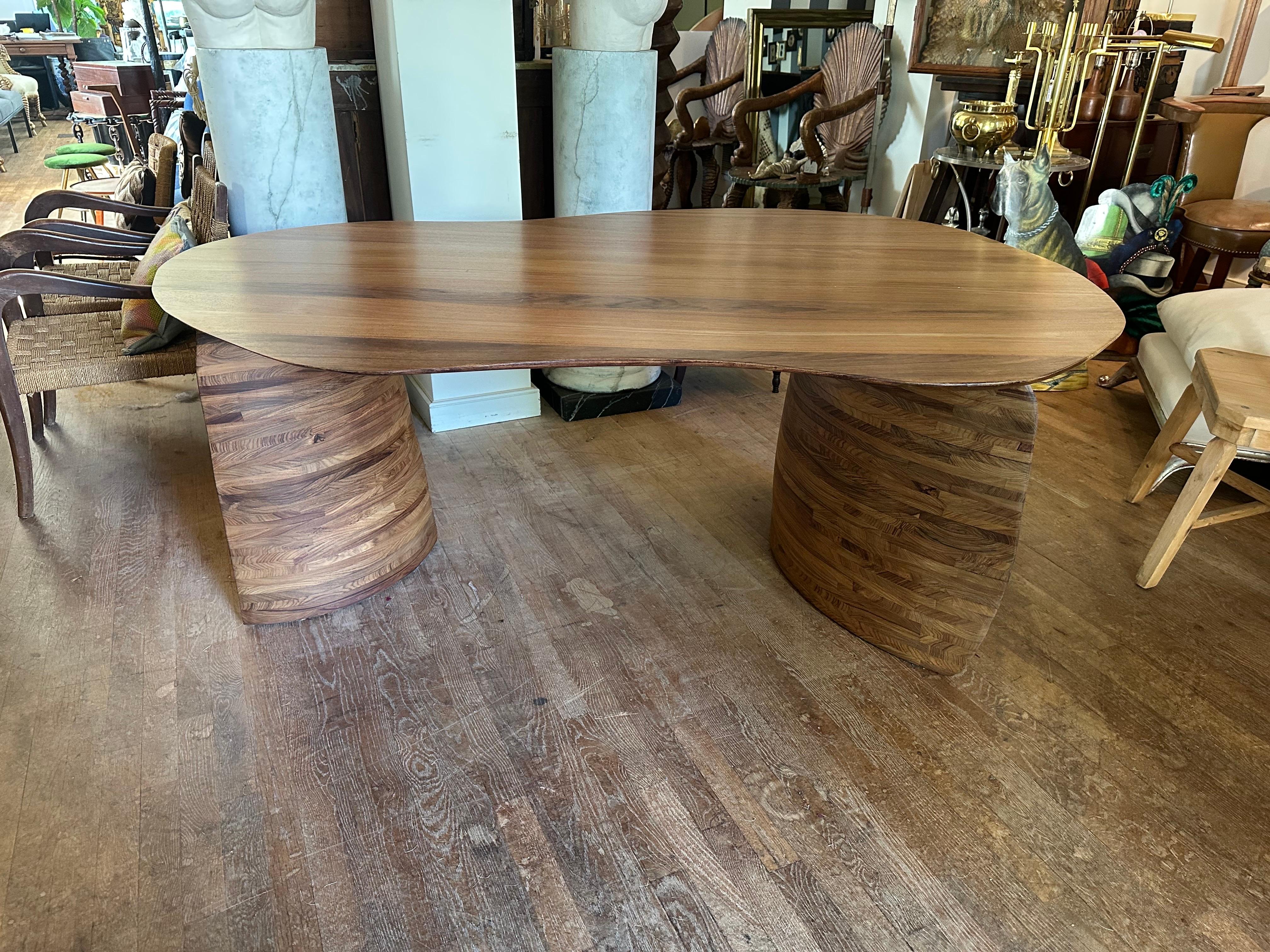 Modern Kidney-Shaped Table For Sale 3
