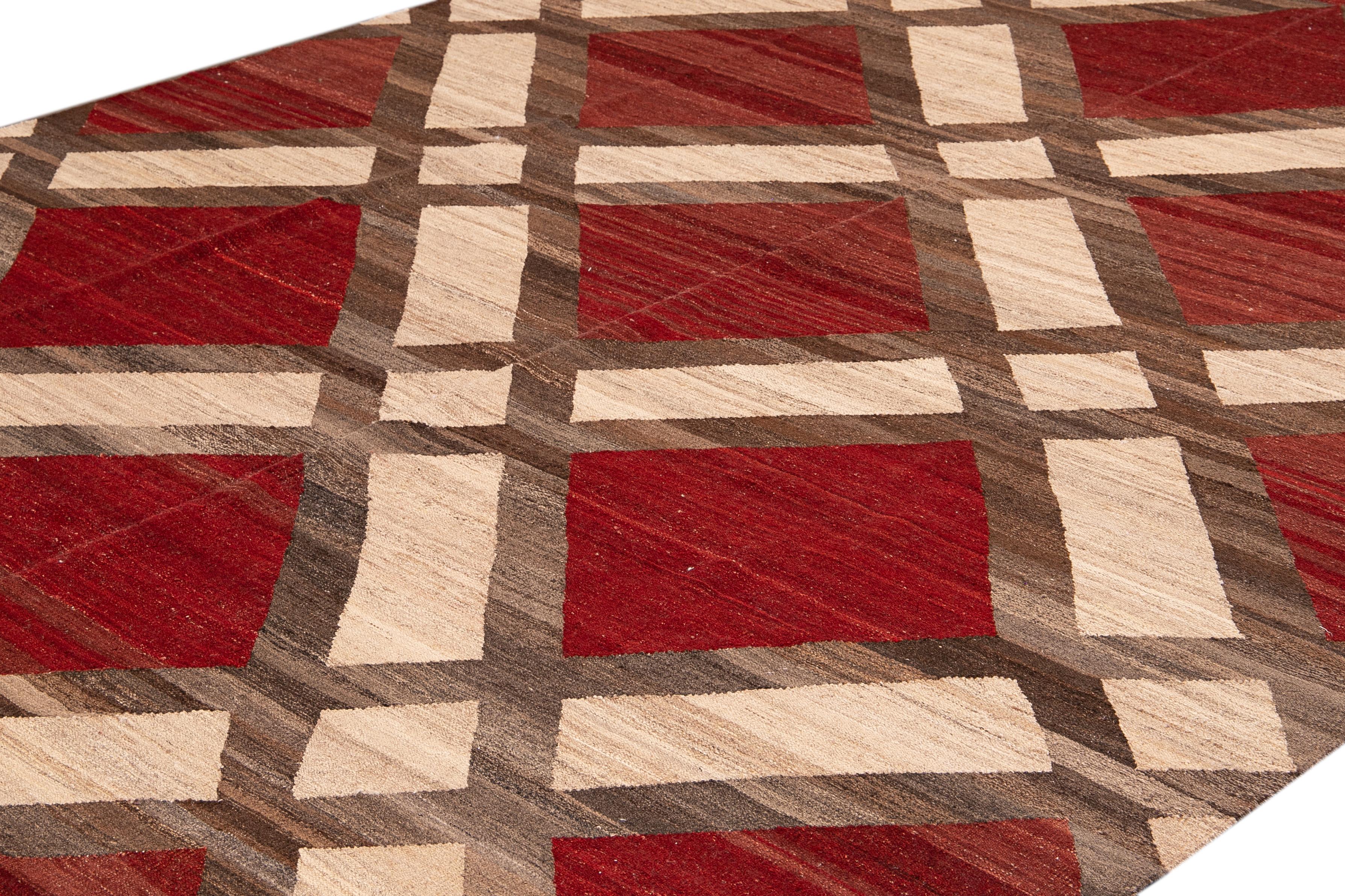 Modern Kilim Flatweave Red and Beige Geometric Wool Rug In New Condition For Sale In Norwalk, CT