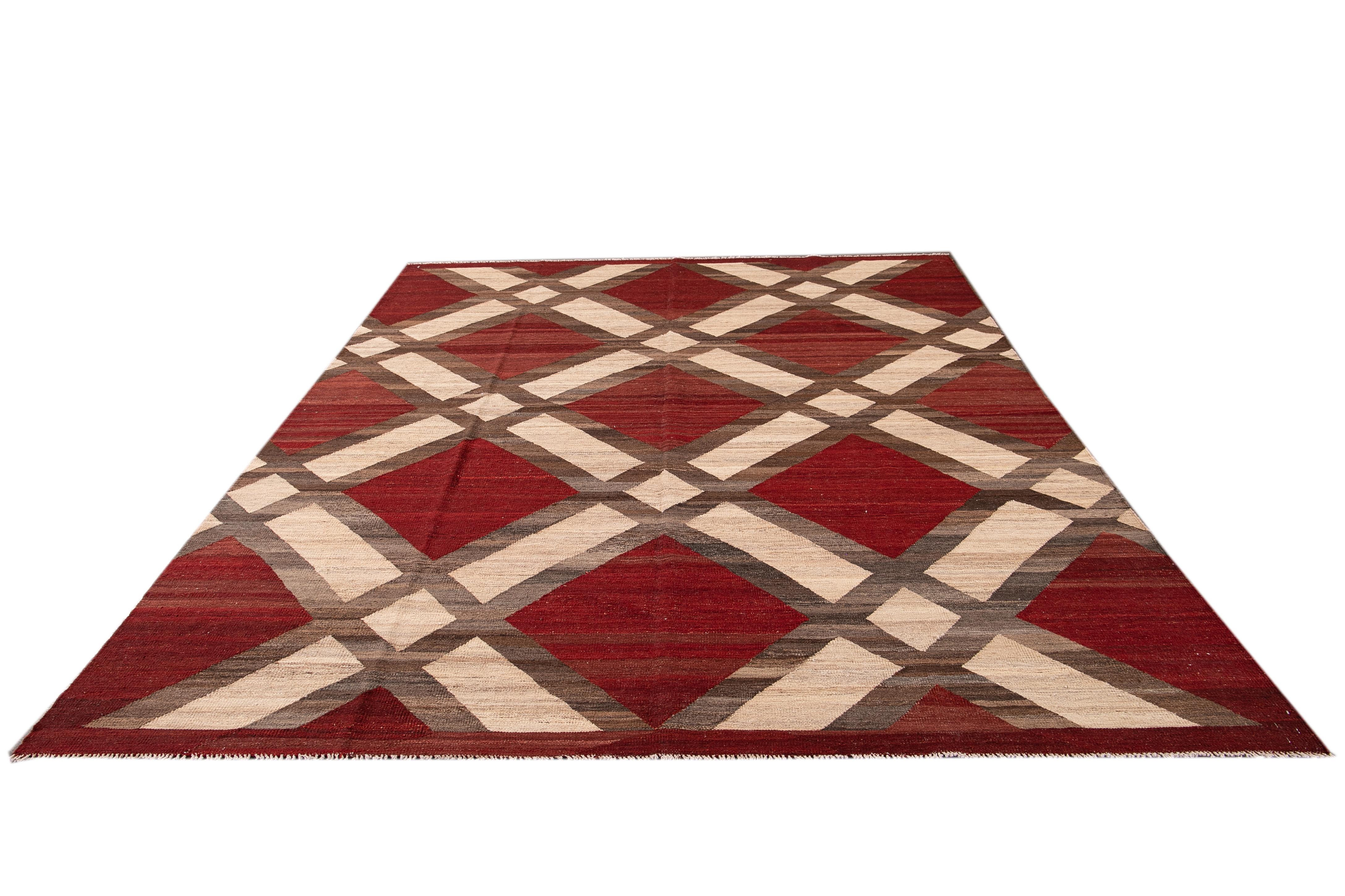 Alfombra moderna de lana geométrica Kilim Flatweave roja y beige en venta 2