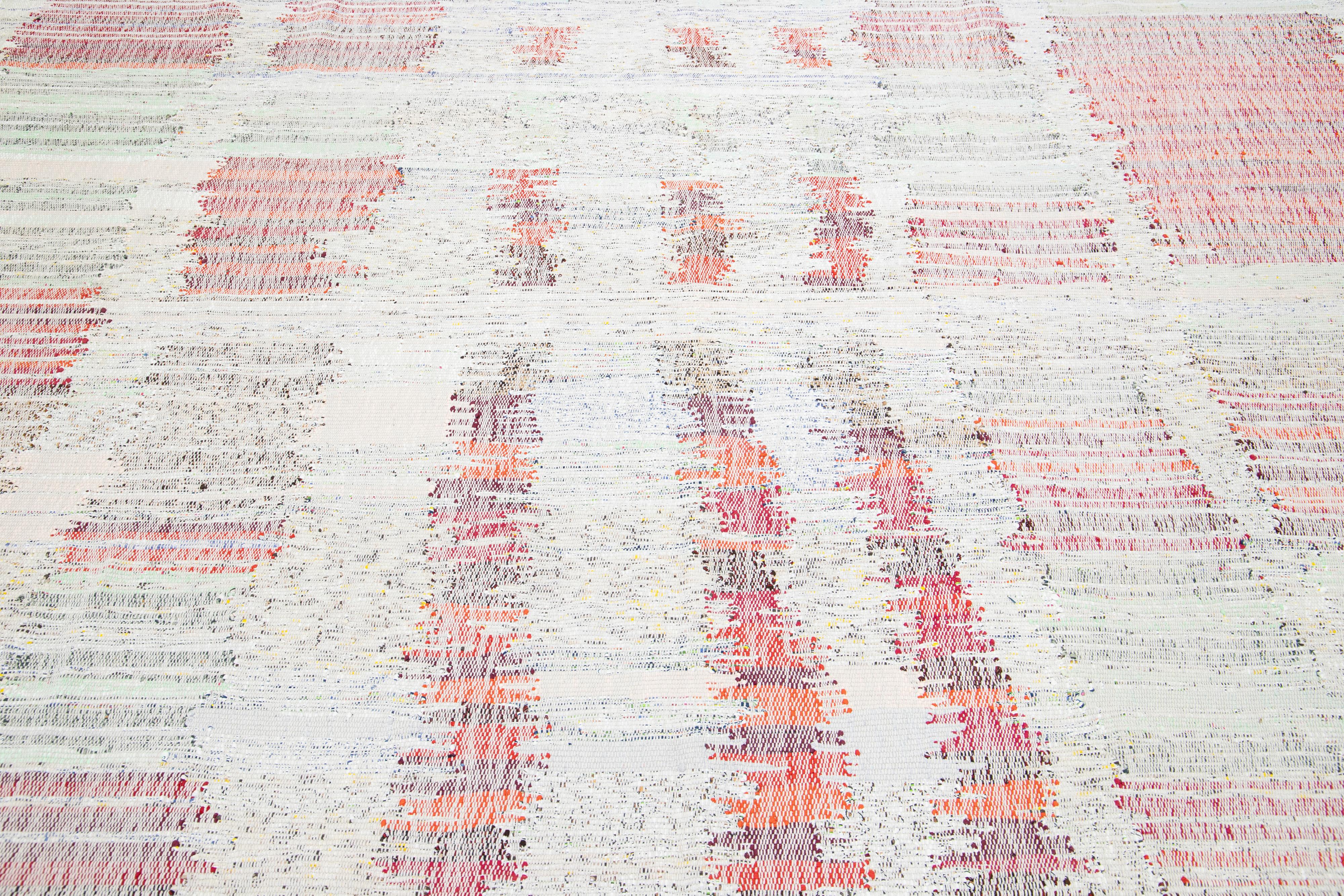 Moderner Flachgewebe-Wollteppich aus Kelim in Beige mit abstraktem Design im Angebot 1
