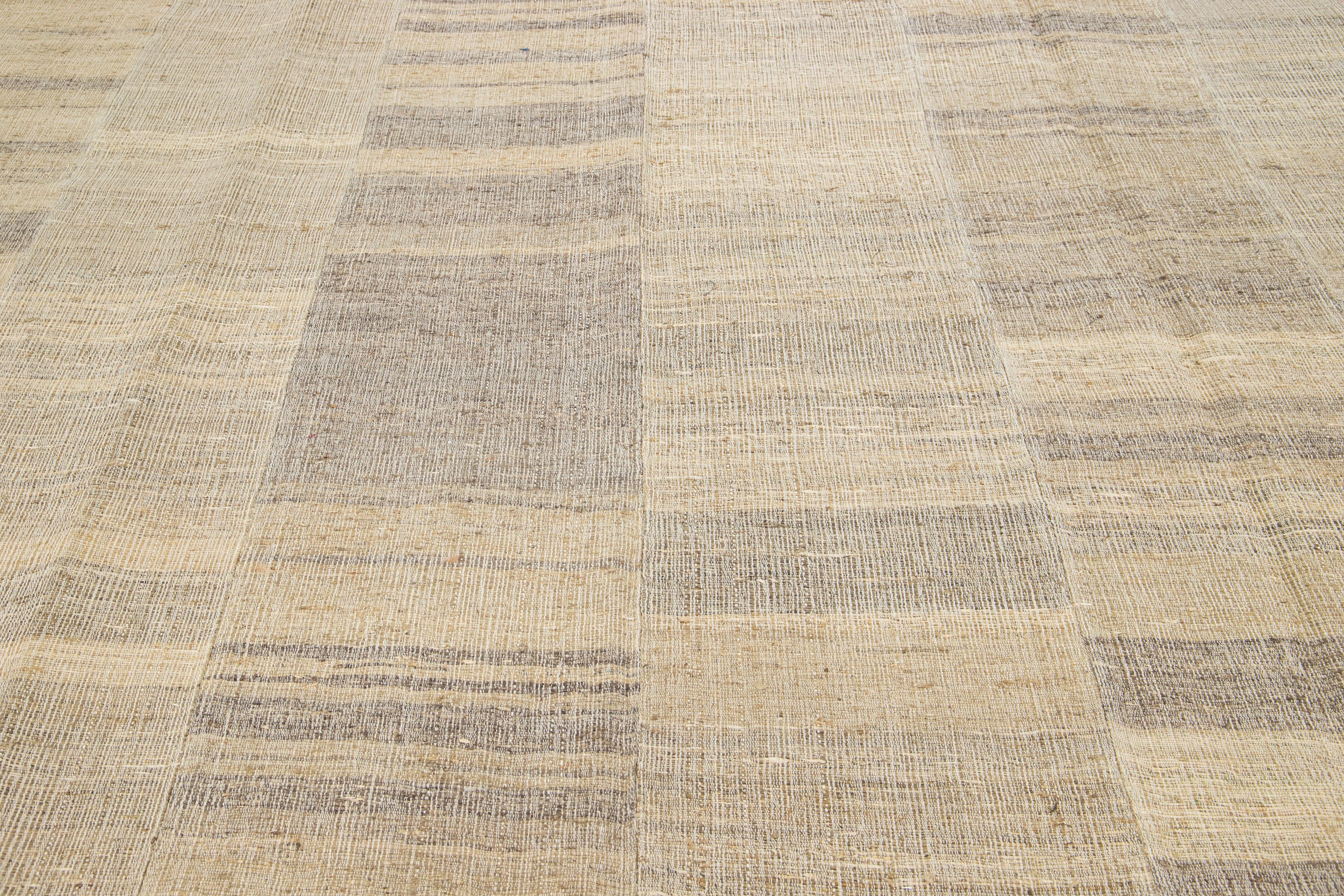Modern kilim flatweave wool rug with Beige Field  In New Condition For Sale In Norwalk, CT