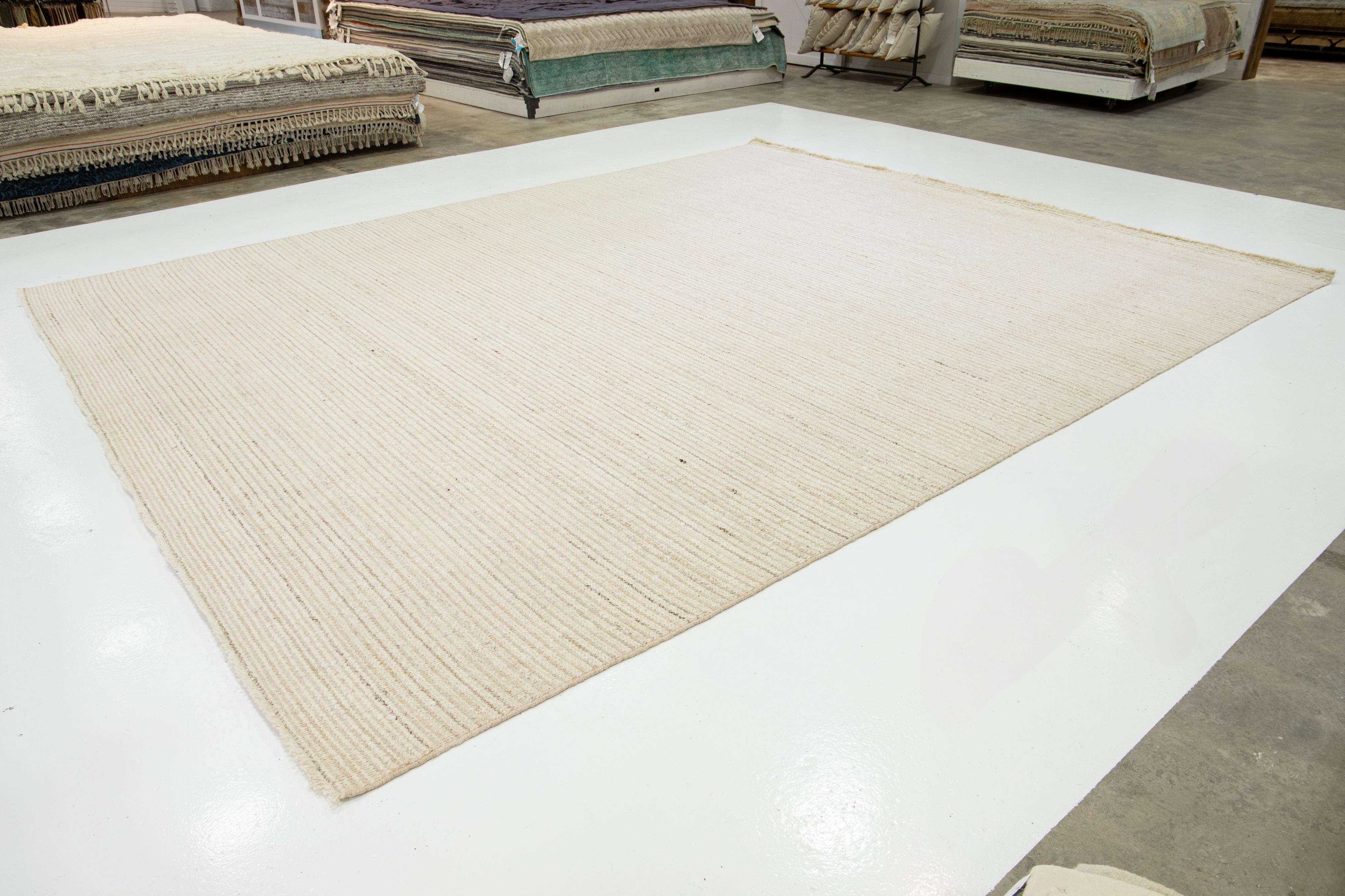 Moderner Flaweave-Wollteppich aus Kelim in Beige (Handgeknüpft) im Angebot