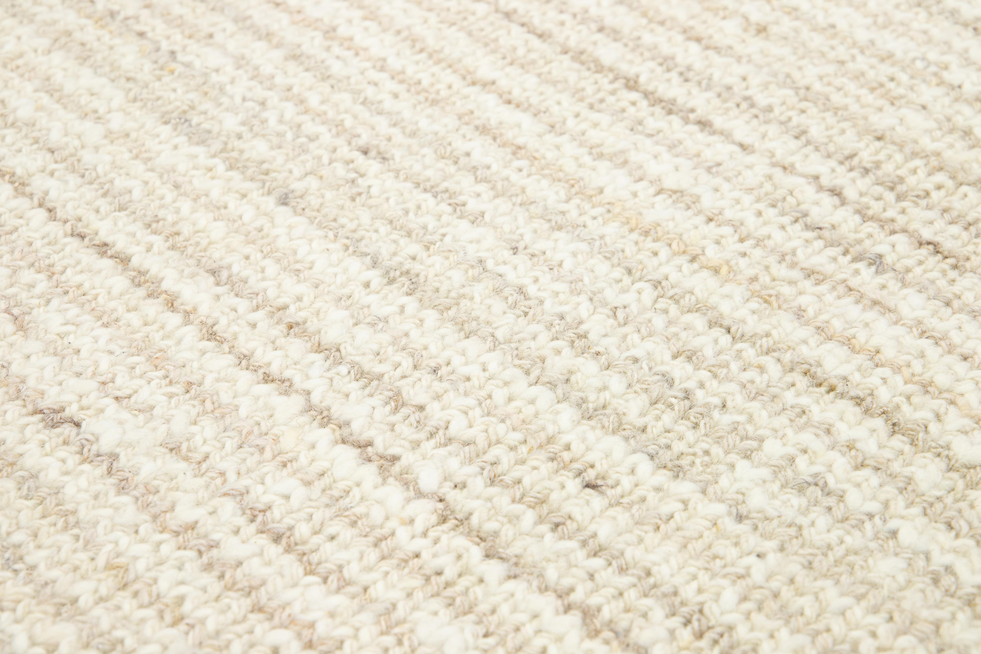 Moderner Flaweave-Wollteppich aus Kelim in Beige (21. Jahrhundert und zeitgenössisch) im Angebot