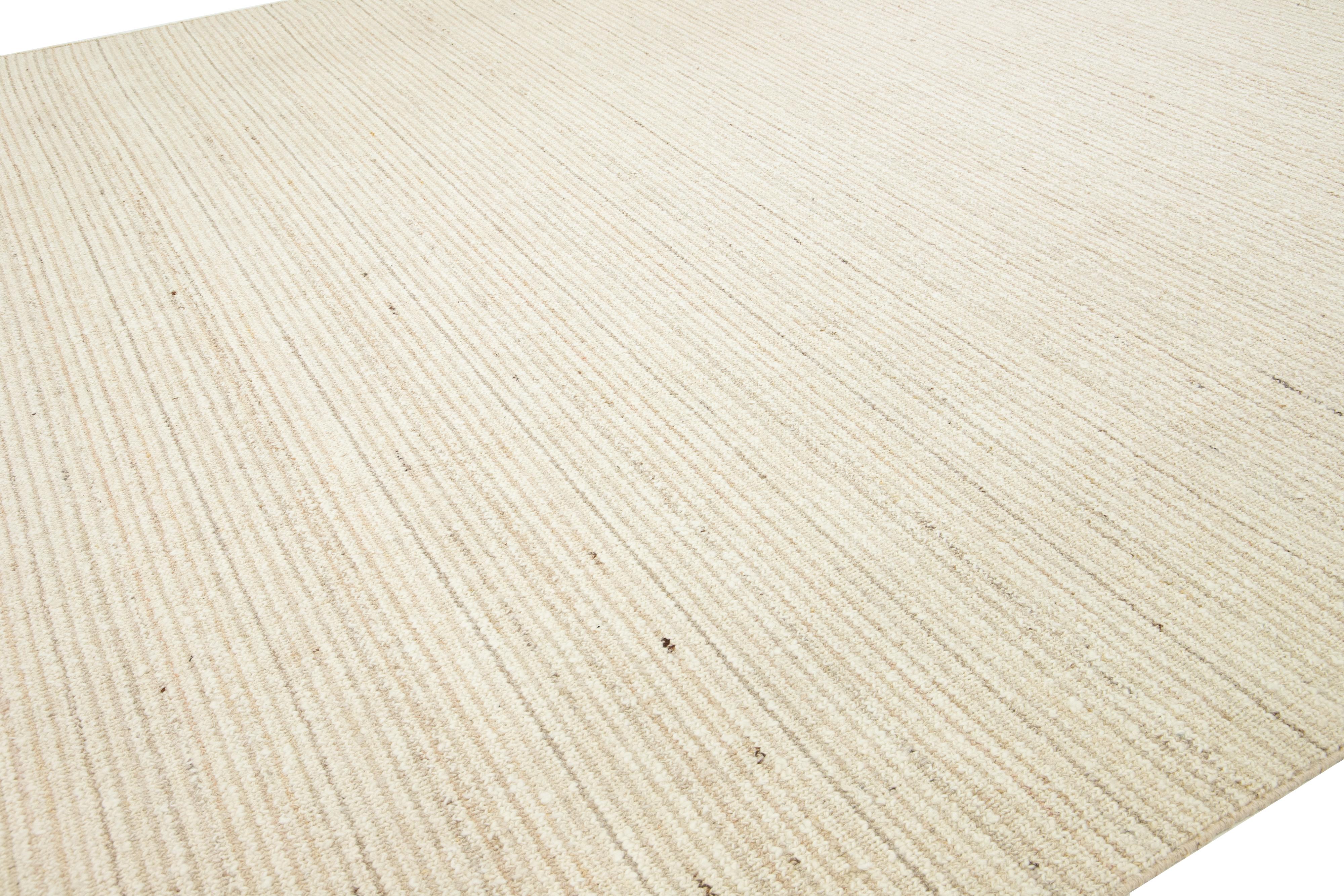 Moderner Flaweave-Wollteppich aus Kelim in Beige (Wolle) im Angebot