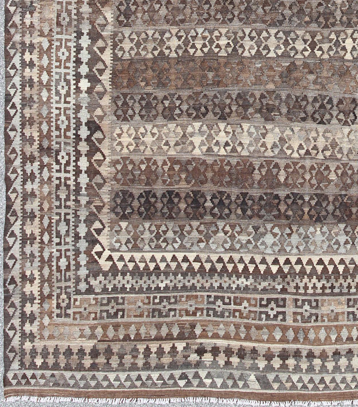 Afghan Kilim moderne aux couleurs naturelles et en laine non teintée à motif tribal de diamants en vente
