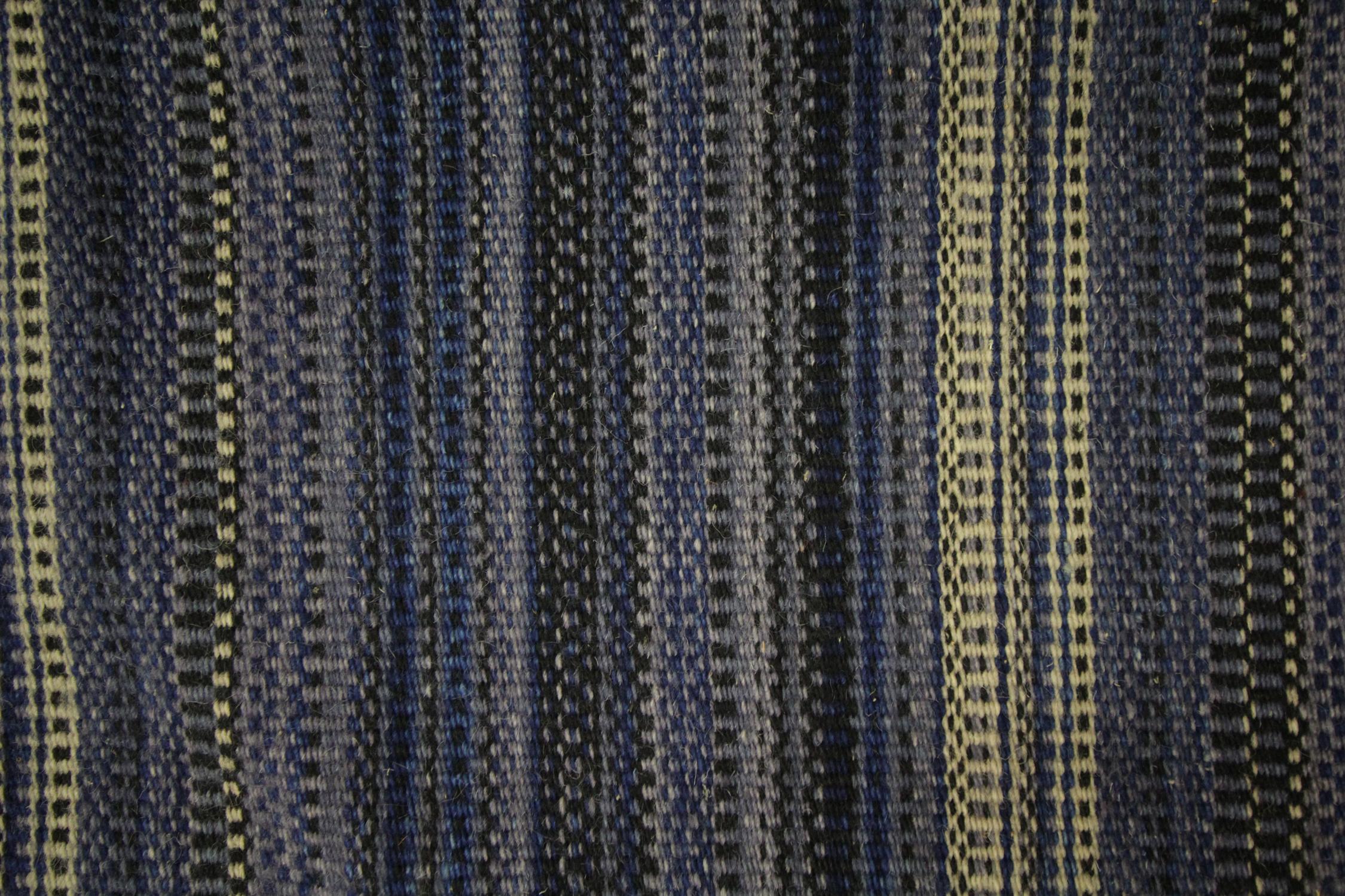 Noué à la main Tapis moderne Kilim Tapis de laine bleu Tapis à rayures Tapis Kilim tissé à plat en vente