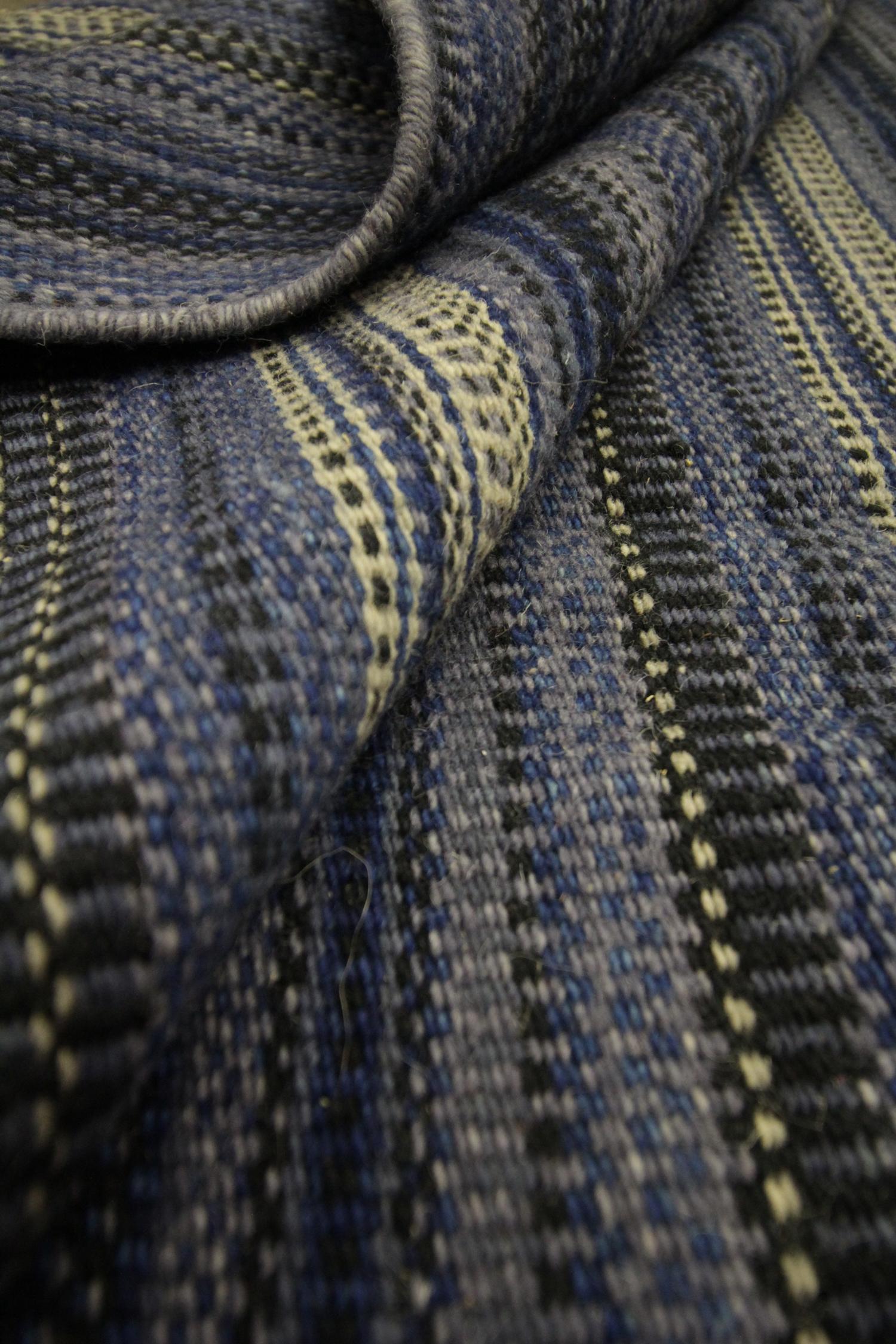 Matériaux organiques Tapis moderne Kilim Tapis de laine bleu Tapis à rayures Tapis Kilim tissé à plat en vente