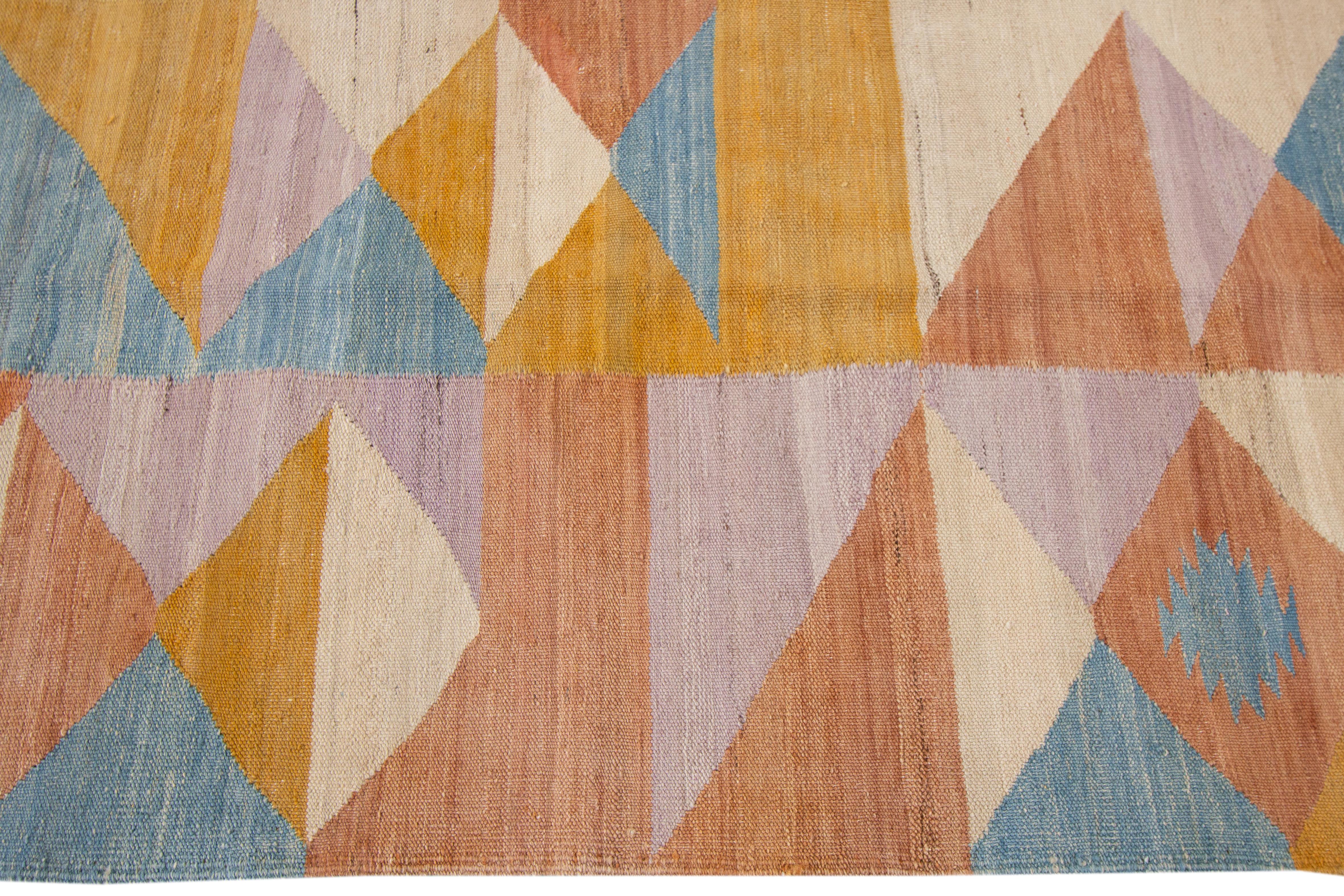 Modern Kilim Rug In Excellent Condition For Sale In Norwalk, CT