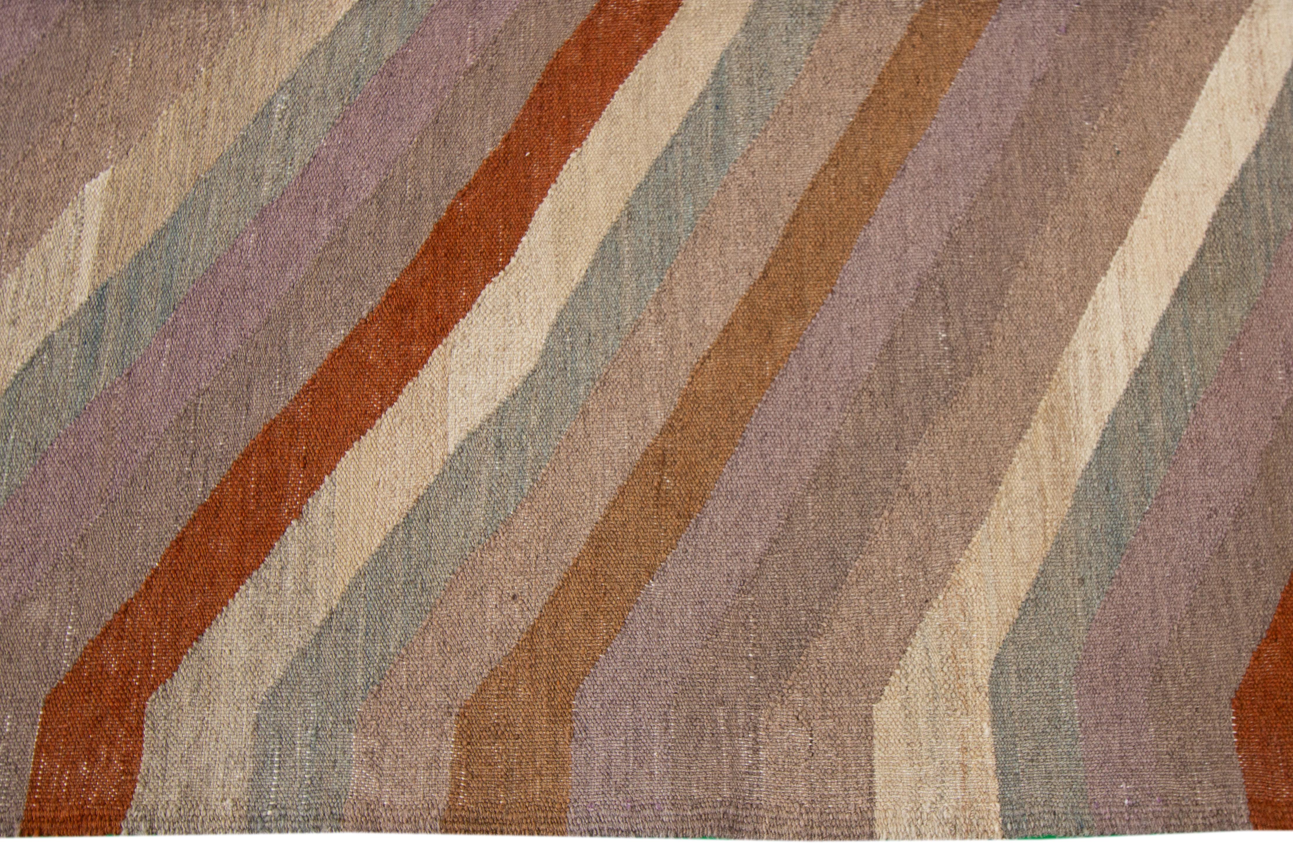 Moderner moderner Kelim-Teppich (Wolle) im Angebot