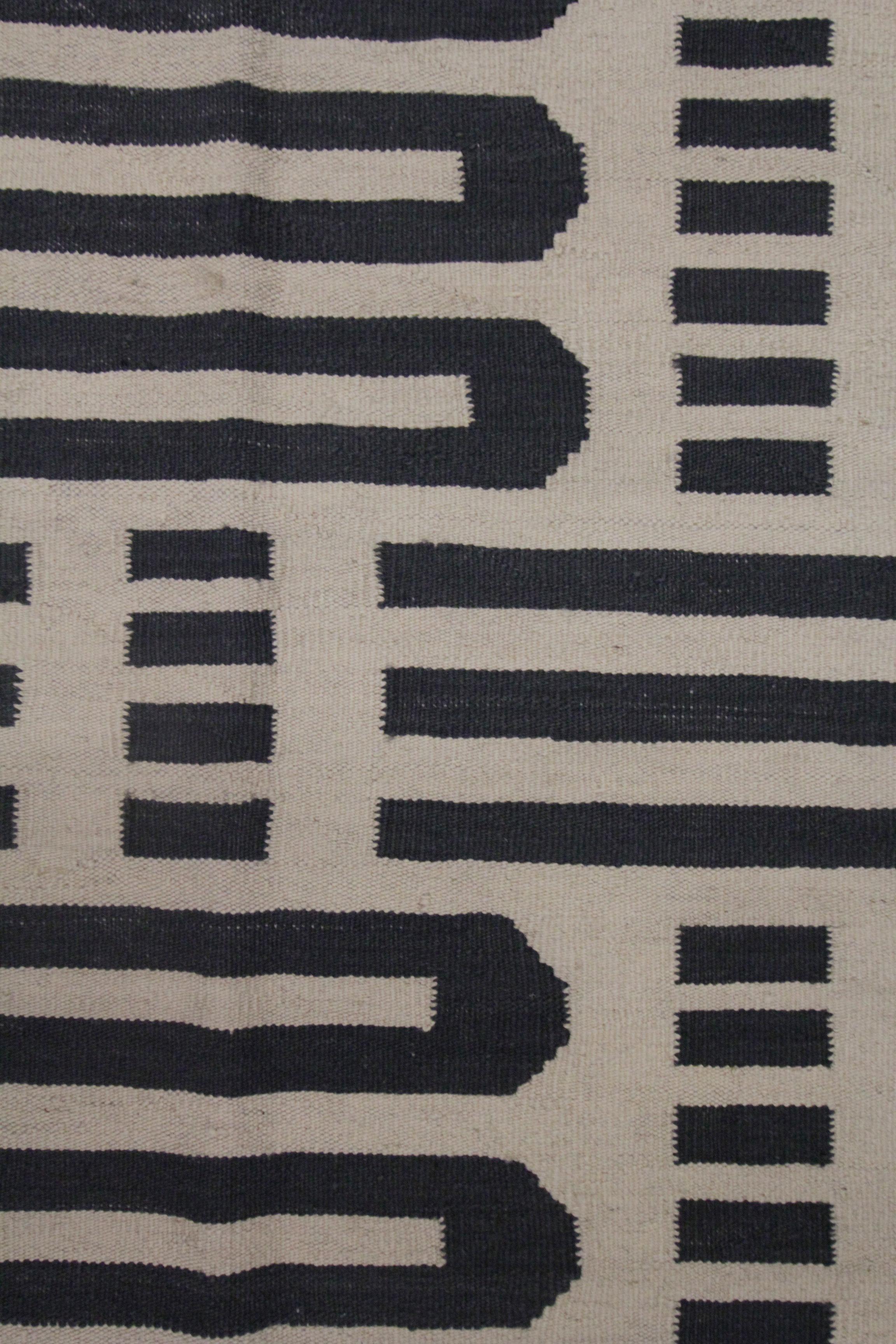 Contemporary Modern Kilim Rug Striped Geometric Kilim Area Rug Wool Cream Grey Rug For Sale