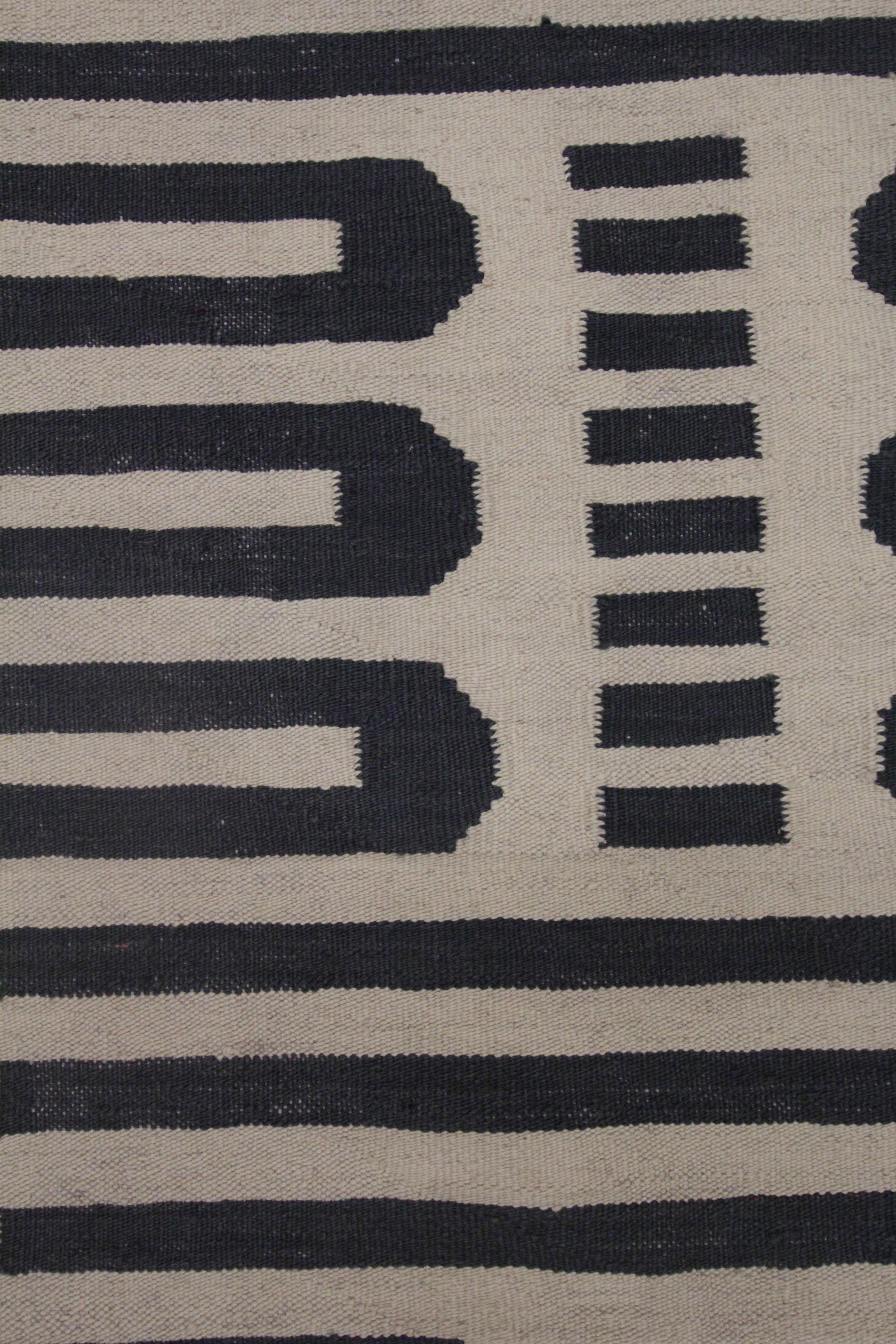 Modern Kilim Rug Striped Geometric Kilim Area Rug Wool Cream Grey Rug In New Condition For Sale In Hampshire, GB