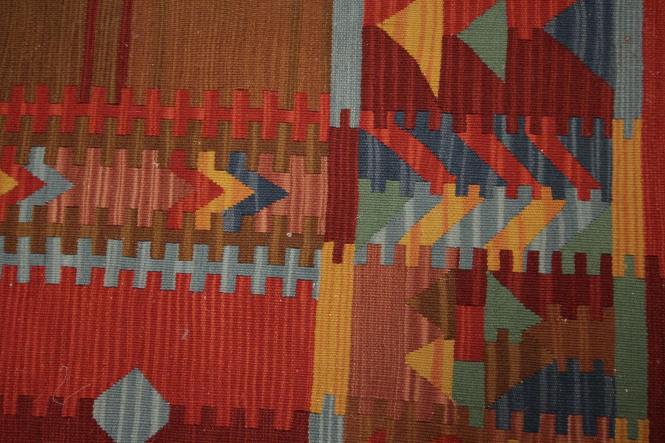 Moderner moderner traditioneller Kelim-Teppich aus roter Kilims-Wolle mit flachgewebtem Kelim-Teppich (Handgeknüpft) im Angebot