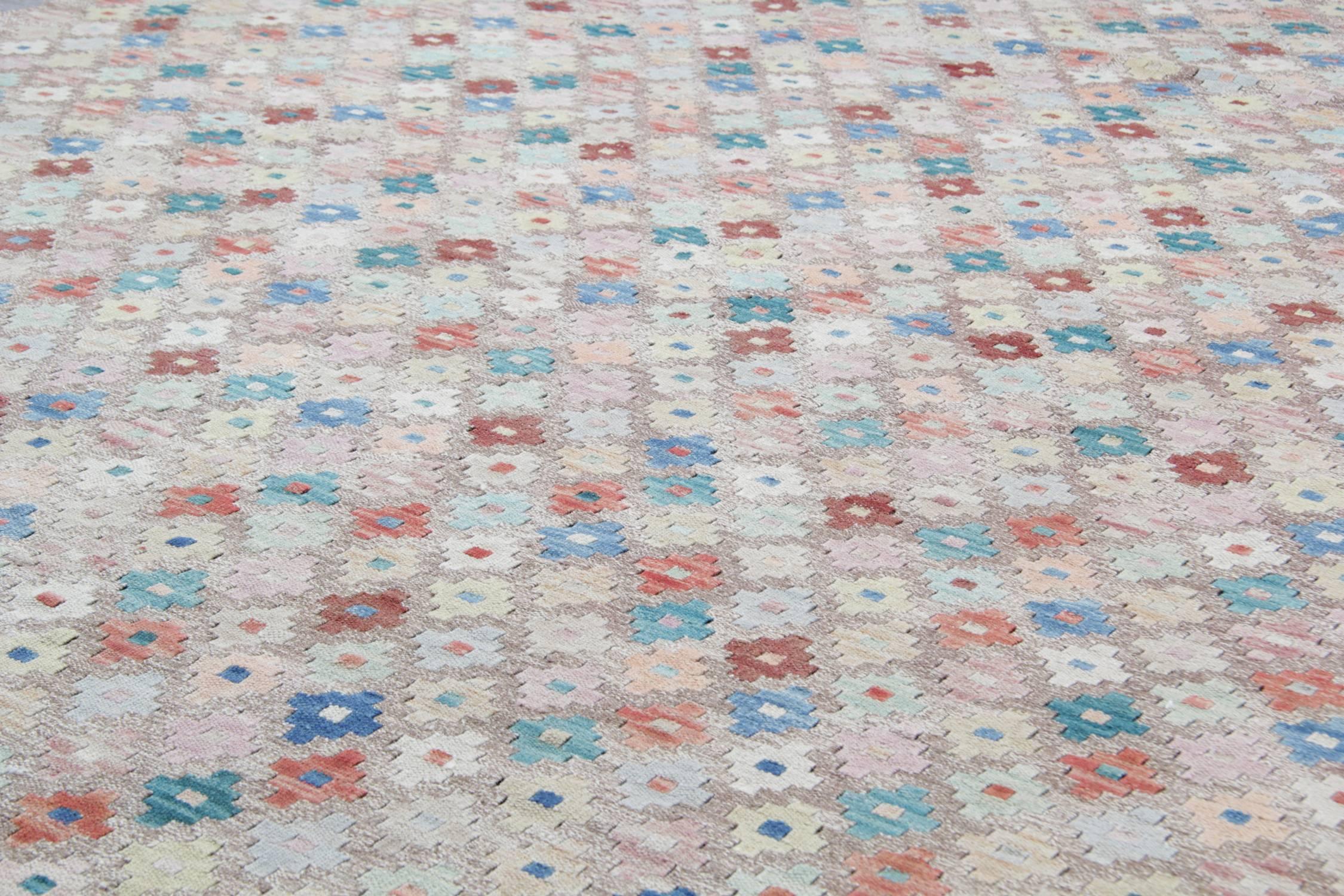 Hollywood Regency Modern Kilim Rug, Traditional Handmade Flat-Weave Carpet Area Rug For Sale
