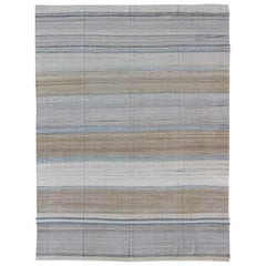 Tappeto moderno Rug & Kilim a strisce larghe nei toni del blu, del taupe, del marrone chiaro, del grigio