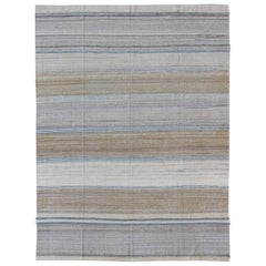 Tapis Kilim moderne à grandes rayures dans des tons de bleu, taupe, brun clair, gris 