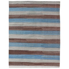 Rug & Kilim Modernity avec des Lights dans les tons de bleu, Brown, Light Gray et Cream