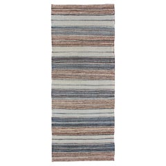 Tapis Kilim moderne à rayures dans des tons de bleu, taupe, marron et crème