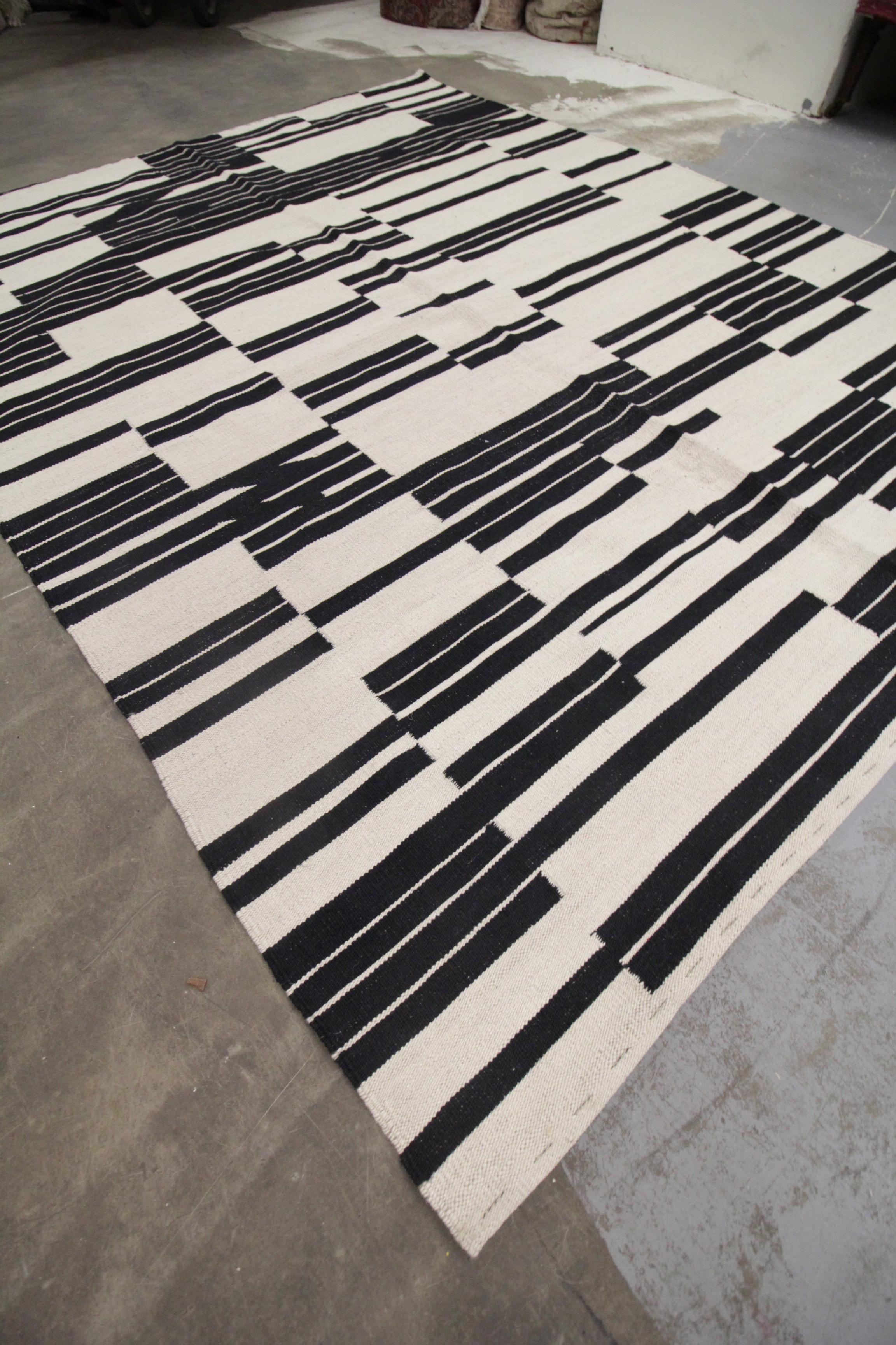 black and cream area rugs