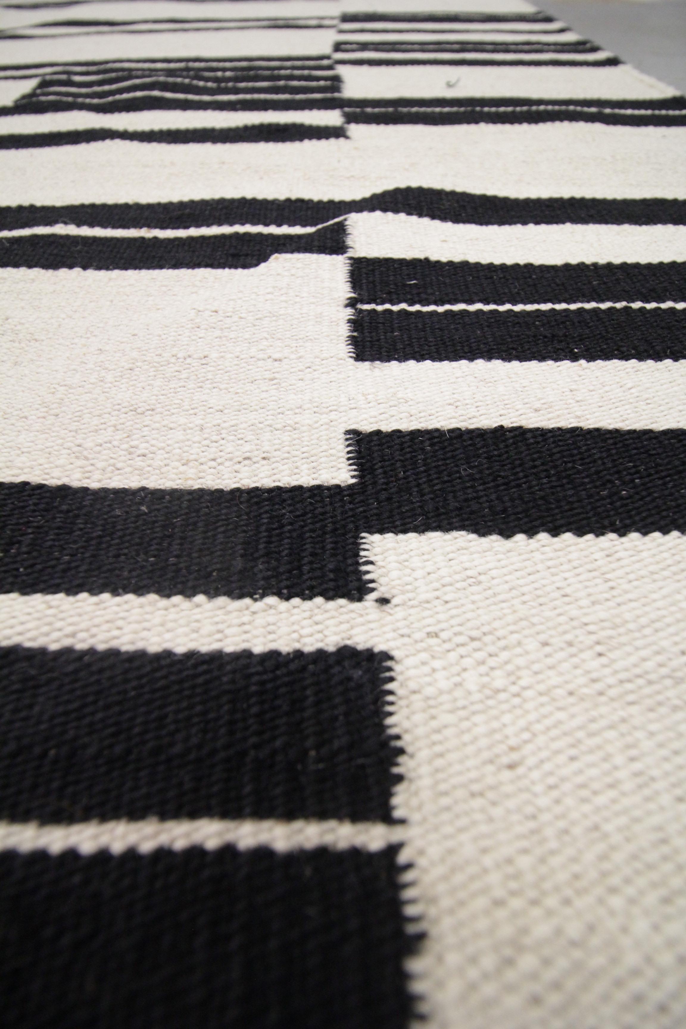 Vegetable Dyed Modern Kilim Rugs, Handmade Carpet Wool Kilim Black Cream Area Rug