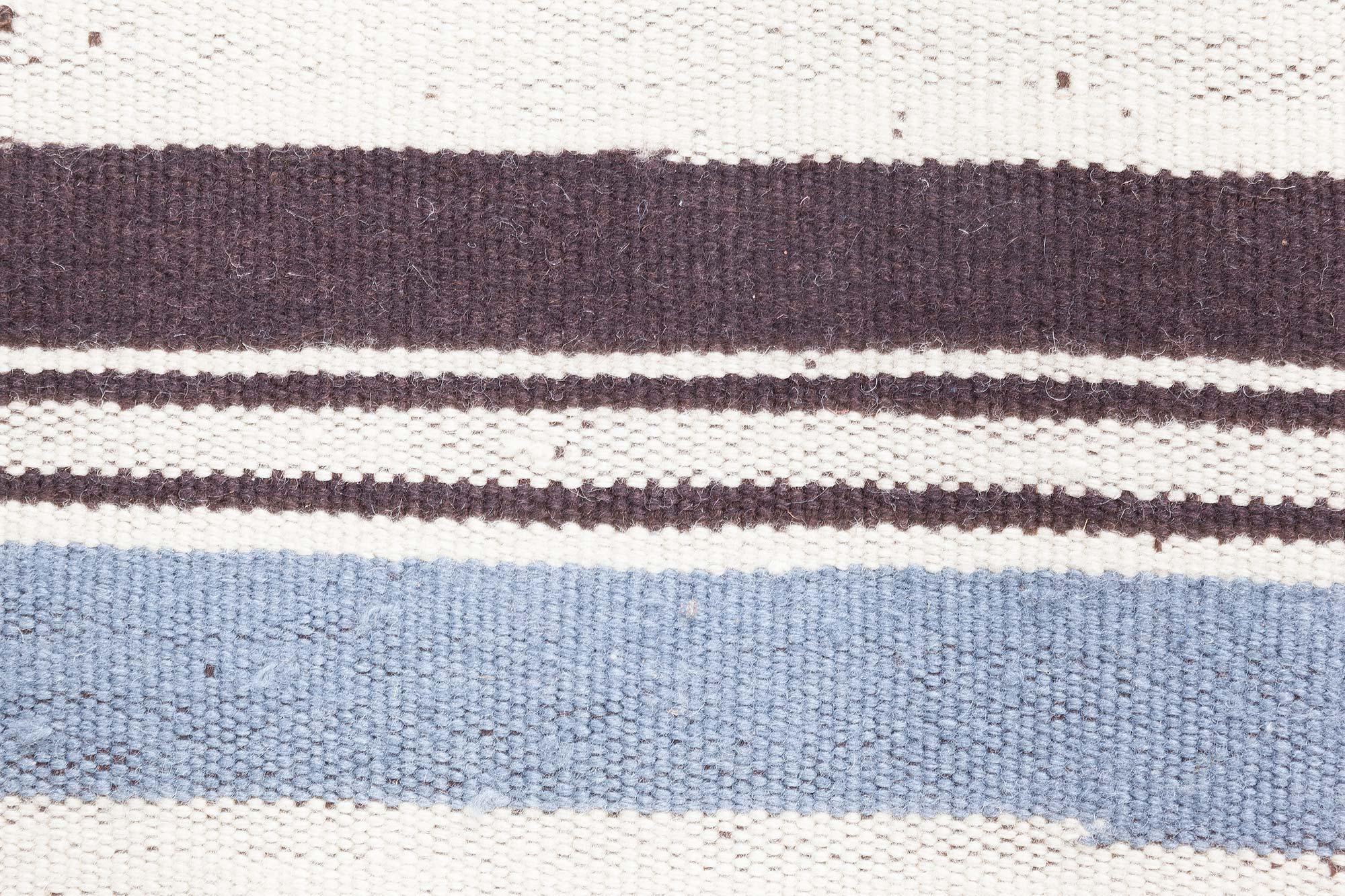 Moderner gestreifter Kelim-Teppich Doris Leslie Blau (21. Jahrhundert und zeitgenössisch) im Angebot