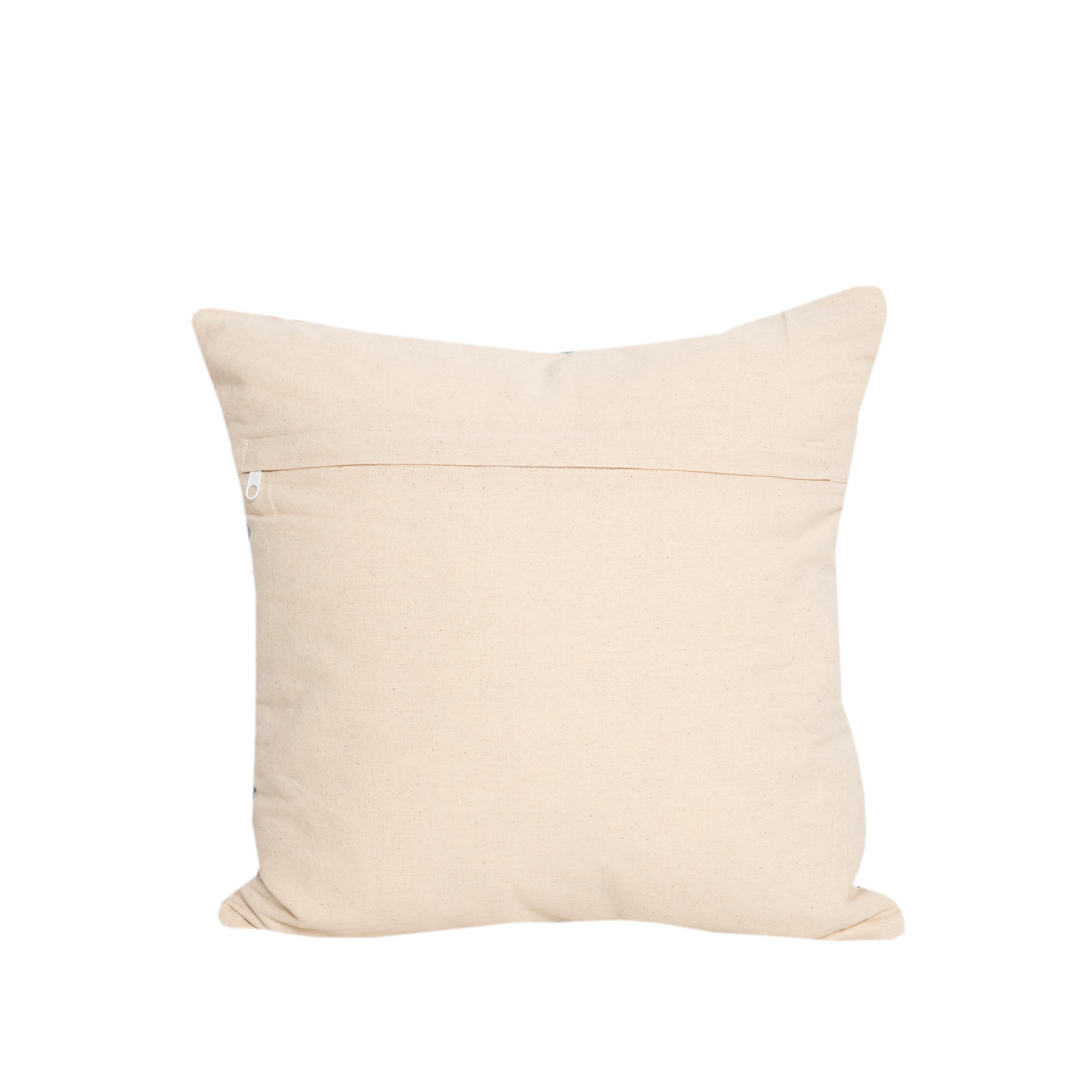 Indien Coussin de coussin en coton imprimé animal noir et blanc avec broderie moderne et contemporaine en vente