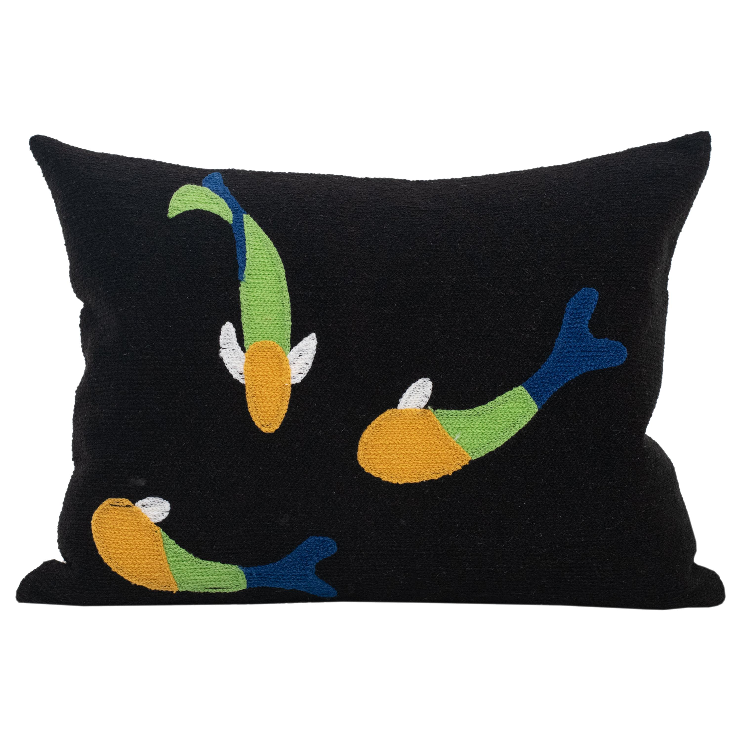 Coussin de coussin en coton brodé moderne représentant des poissons noirs, jaunes et verts