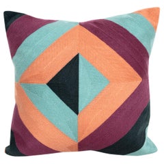 Coussin de coussin brodé moderne en coton avec motif géométrique violet saumon et turquoise