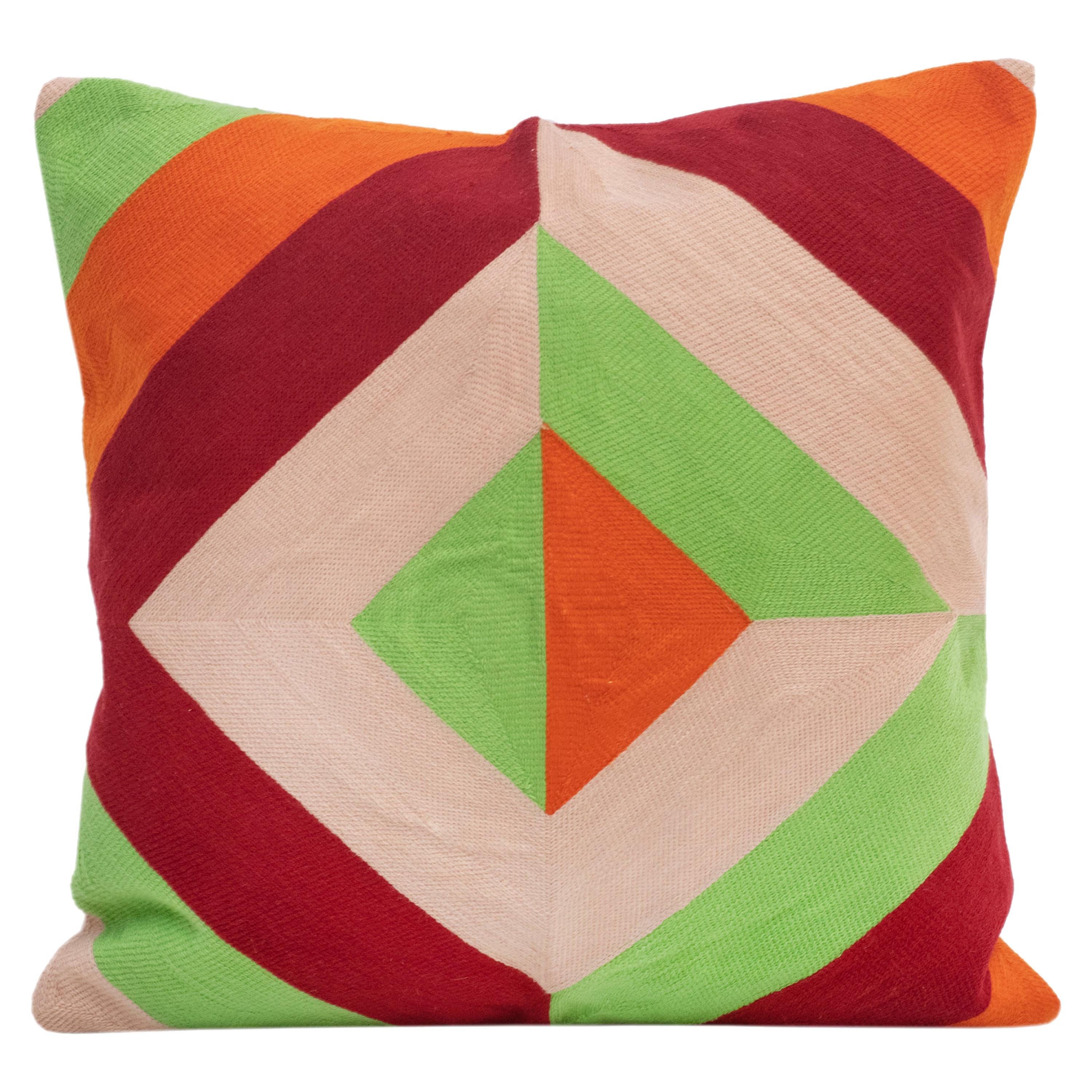 Coussin de coussin à broderie moderne en coton rouge, vert, orange et beige