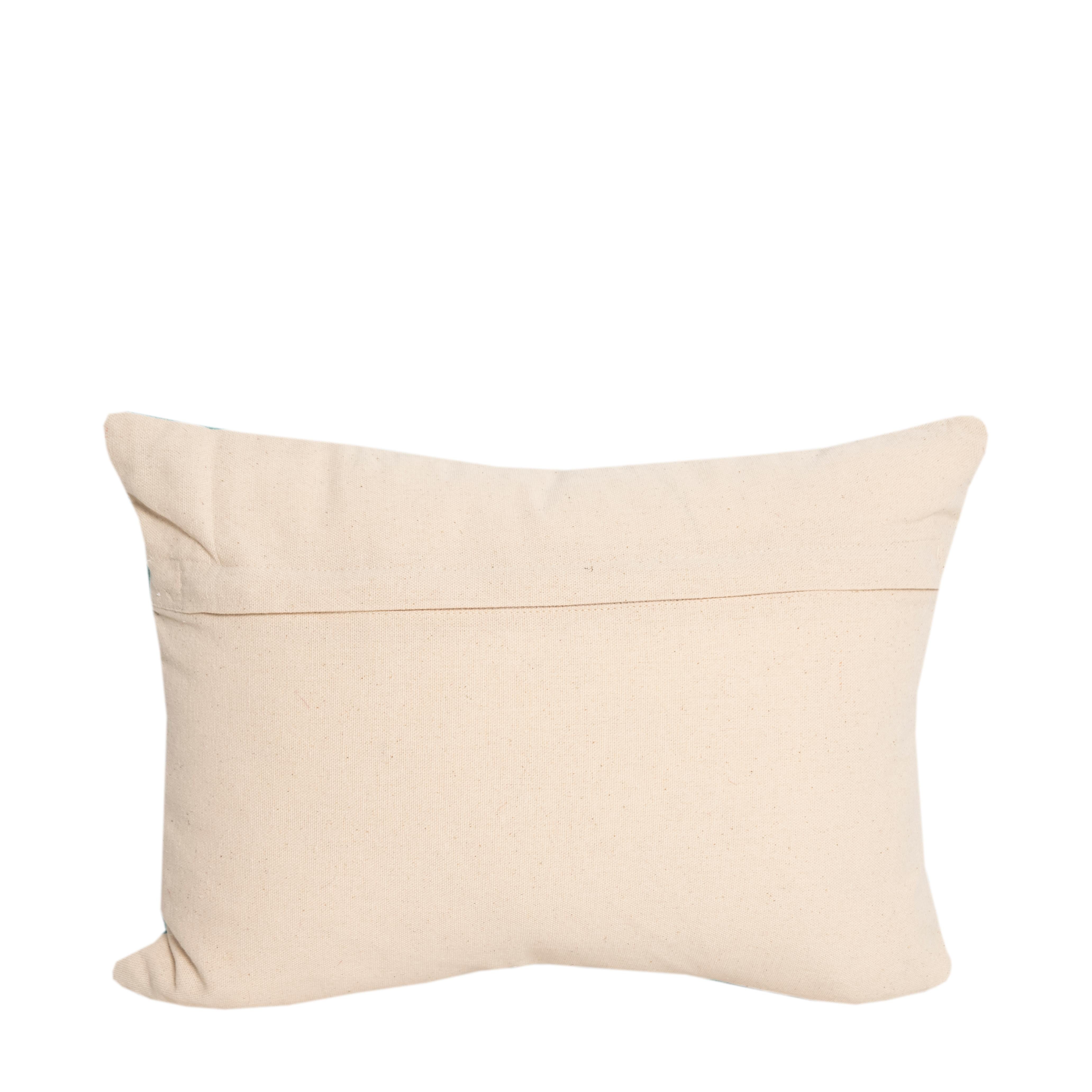 Indien Kilombo Home - Coussin de broderie moderne en coton turquoise et bleu marine en vente