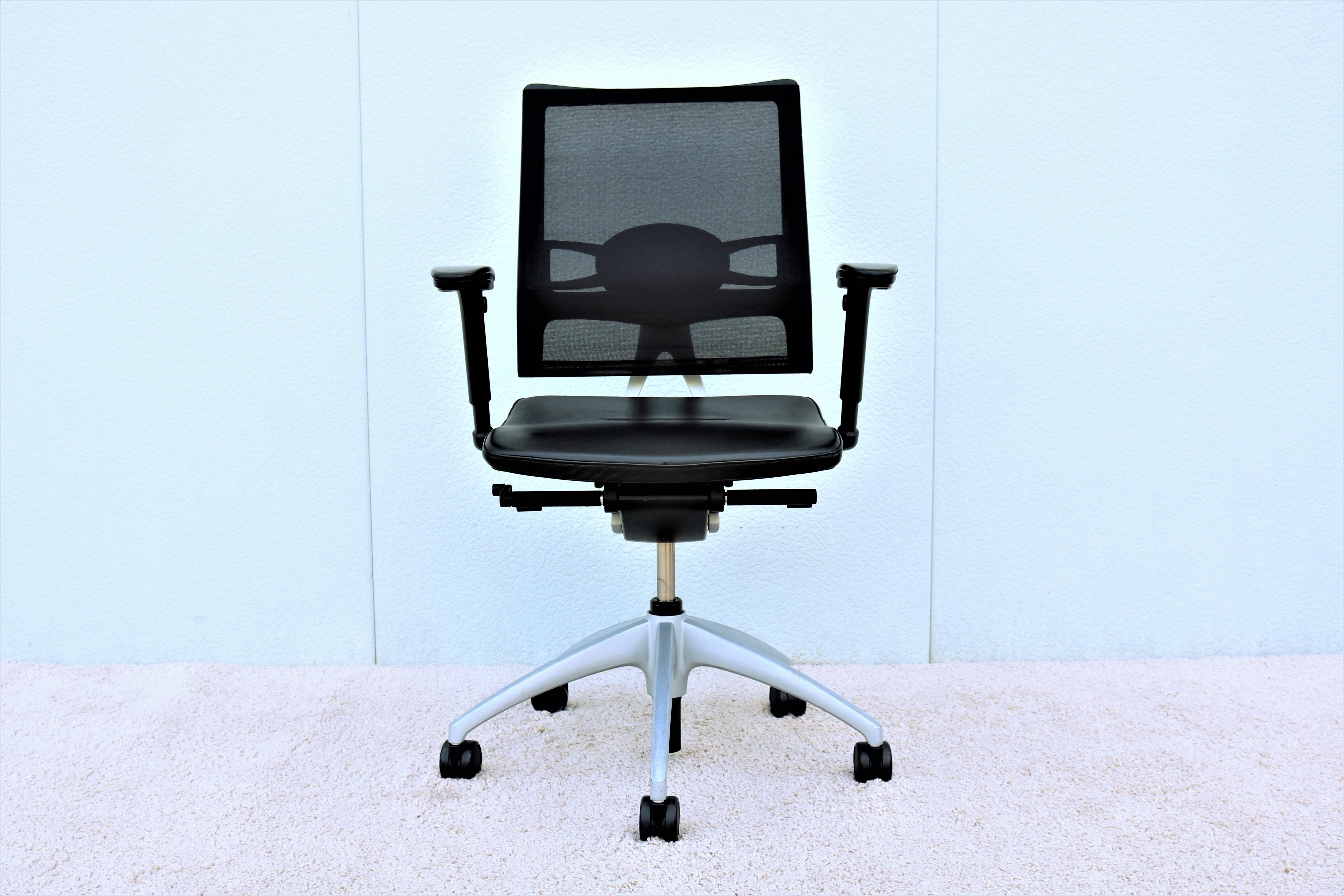 American Modern Knoll Open Up Black Leather Ergonomic Chair Designed by Mathias Seiler For Sale