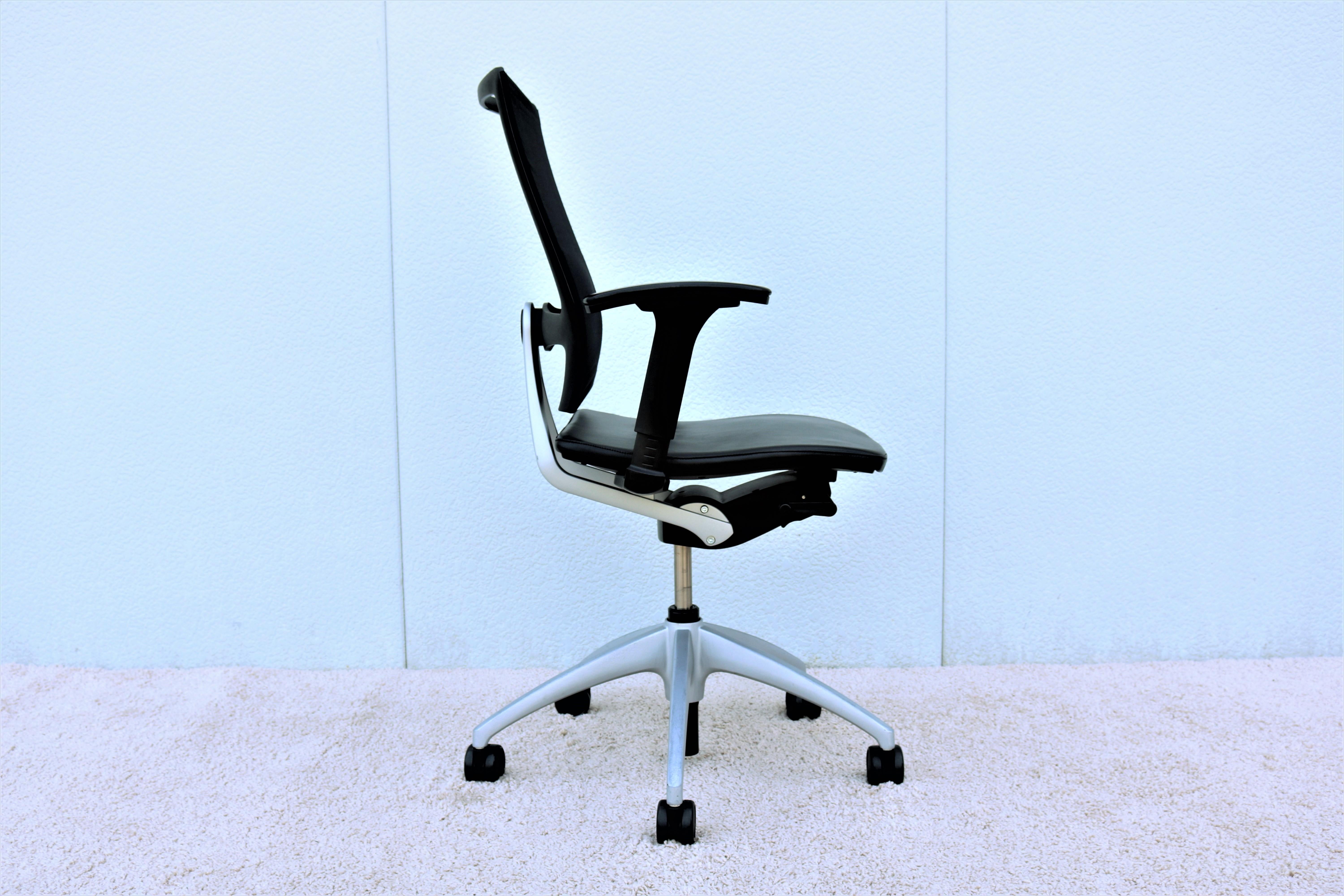Modern Knoll Open Up Black Leather Ergonomic Chair Designed by Mathias Seiler In Good Condition For Sale In Secaucus, NJ