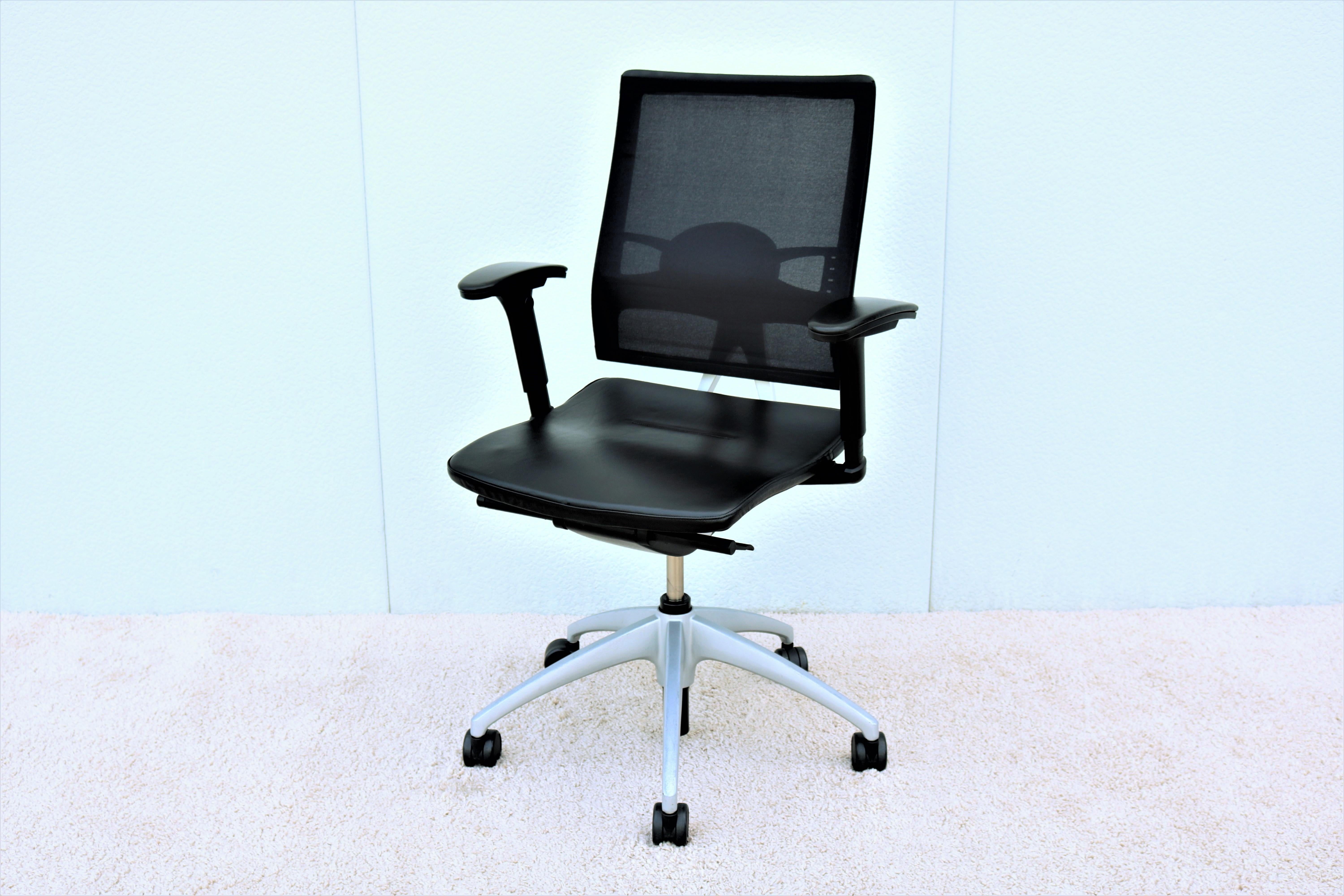Modern Knoll Open Up Black Leather Ergonomic Chair Designed by Mathias Seiler For Sale 1