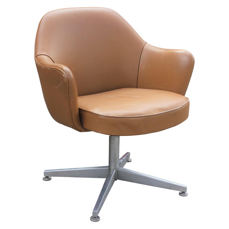Modern Knoll Saarinen Attributed Executive Armchair in Saddle Leather