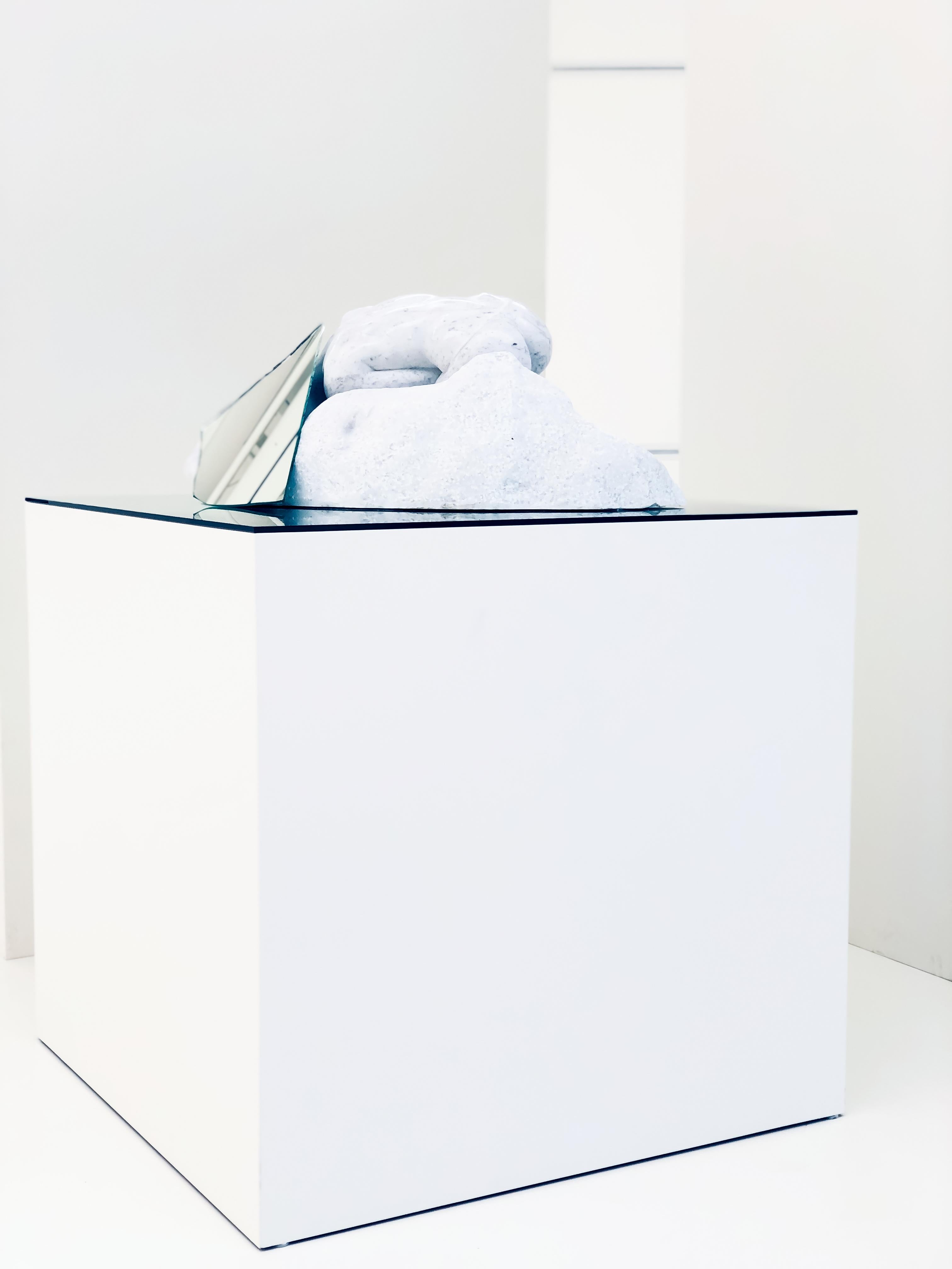 Contemporary art sculpture marble with mirror shard by Roos Schneijderberg For Sale 4