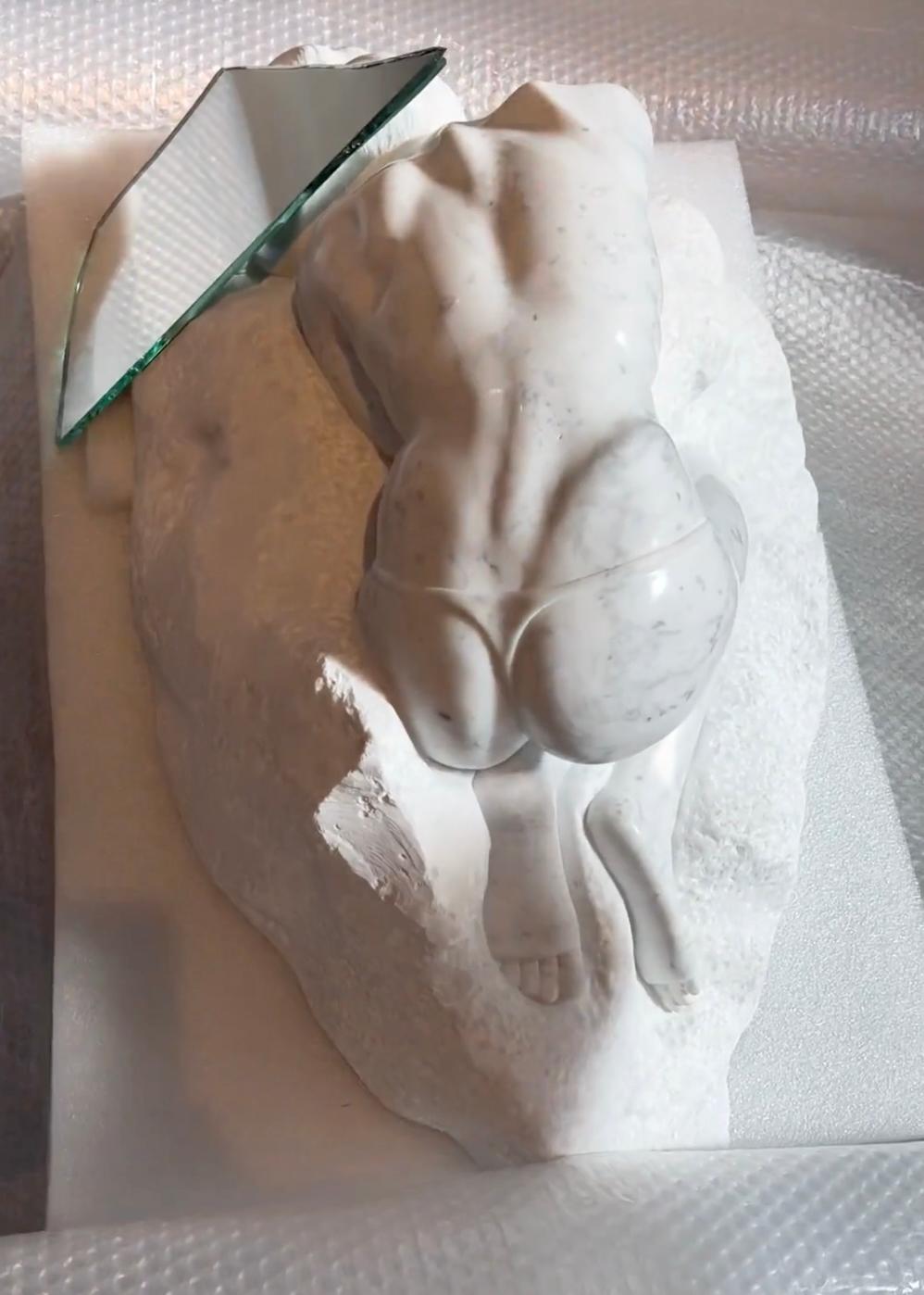 Contemporary art sculpture marble with mirror shard by Roos Schneijderberg For Sale 6