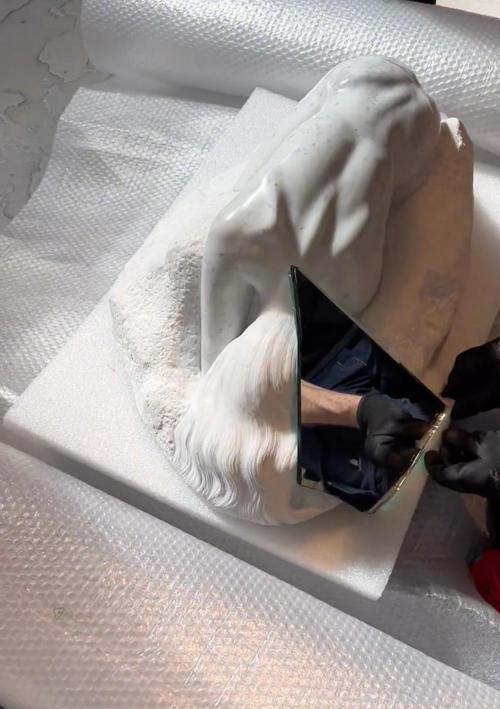 Contemporary art sculpture marble with mirror shard by Roos Schneijderberg For Sale 7