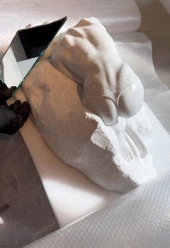 Contemporary art sculpture marble with mirror shard by Roos Schneijderberg