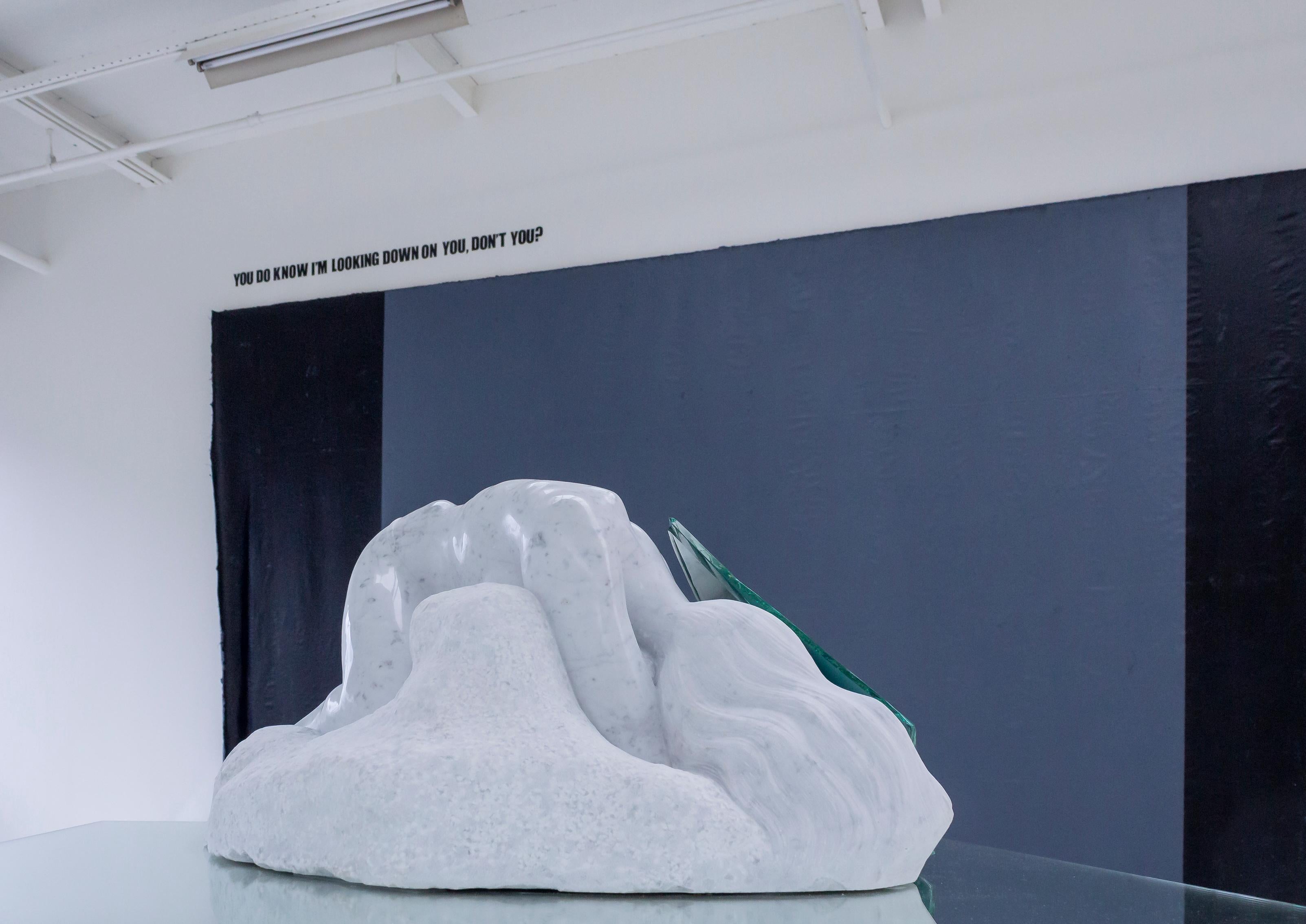 Contemporary art sculpture marble with mirror shard by Roos Schneijderberg In New Condition For Sale In Rotterdam, ZH