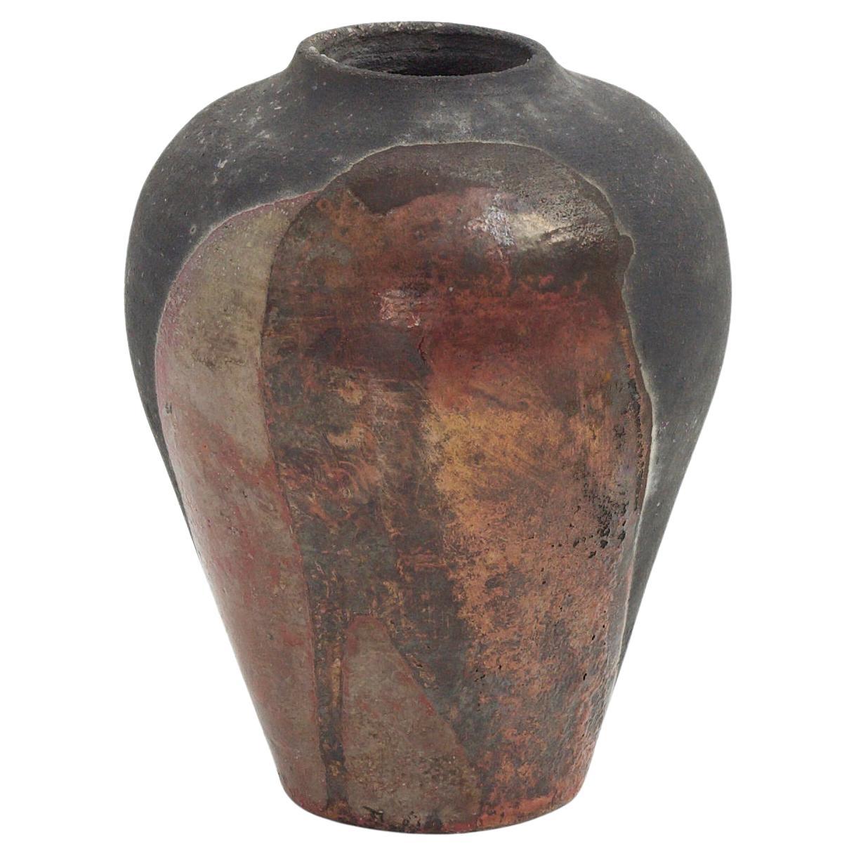 Vase Hydria moderne LAAB en céramique raku et métal brûlé noir et cuivre rouge en vente