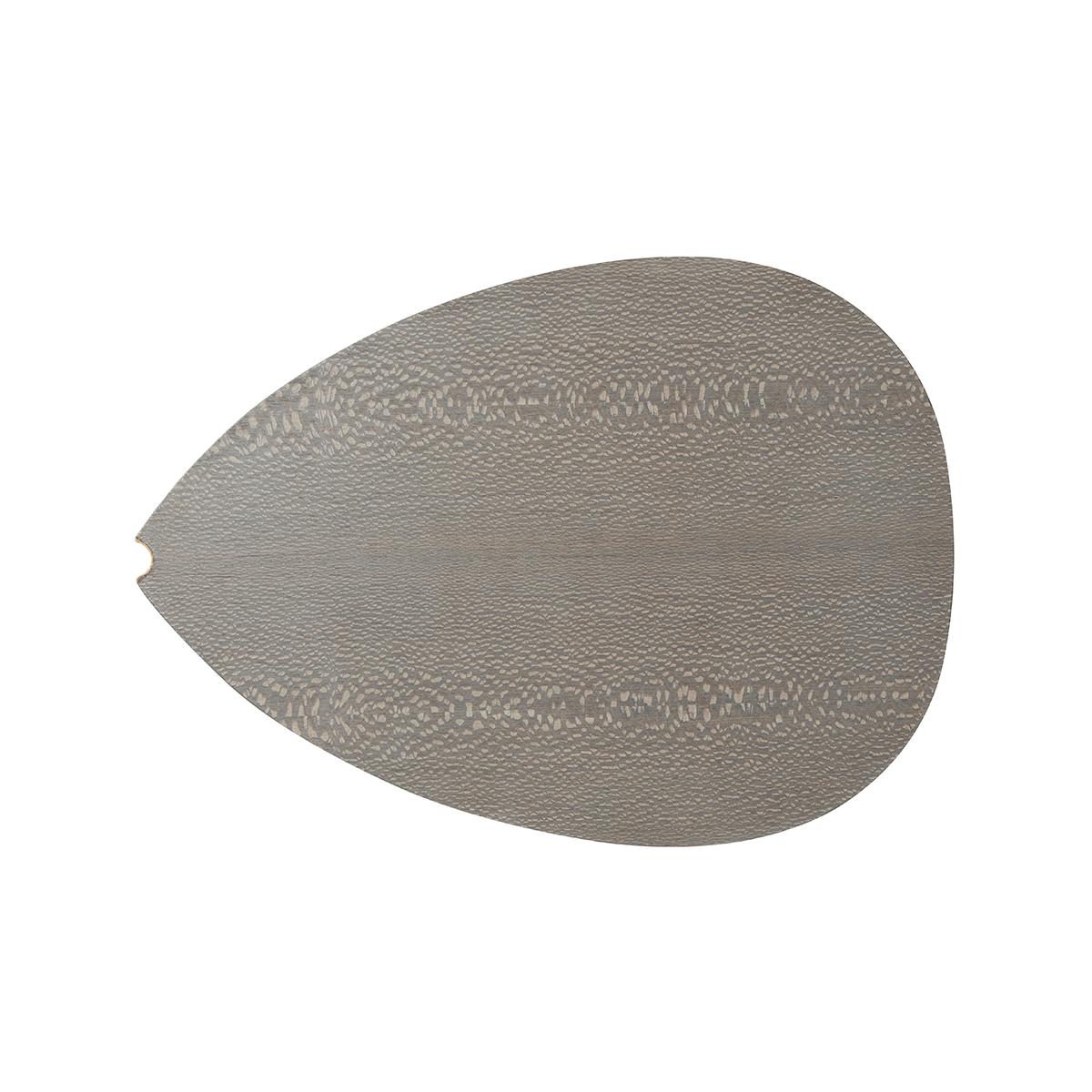 Table moderne en placage de bois laqué gris sur une base encastrée laquée crème. Le plateau et les côtés de la table sont ornés d'un plectre et un canal doré unique est découpé à l'une des extrémités.

Dimensions : 25