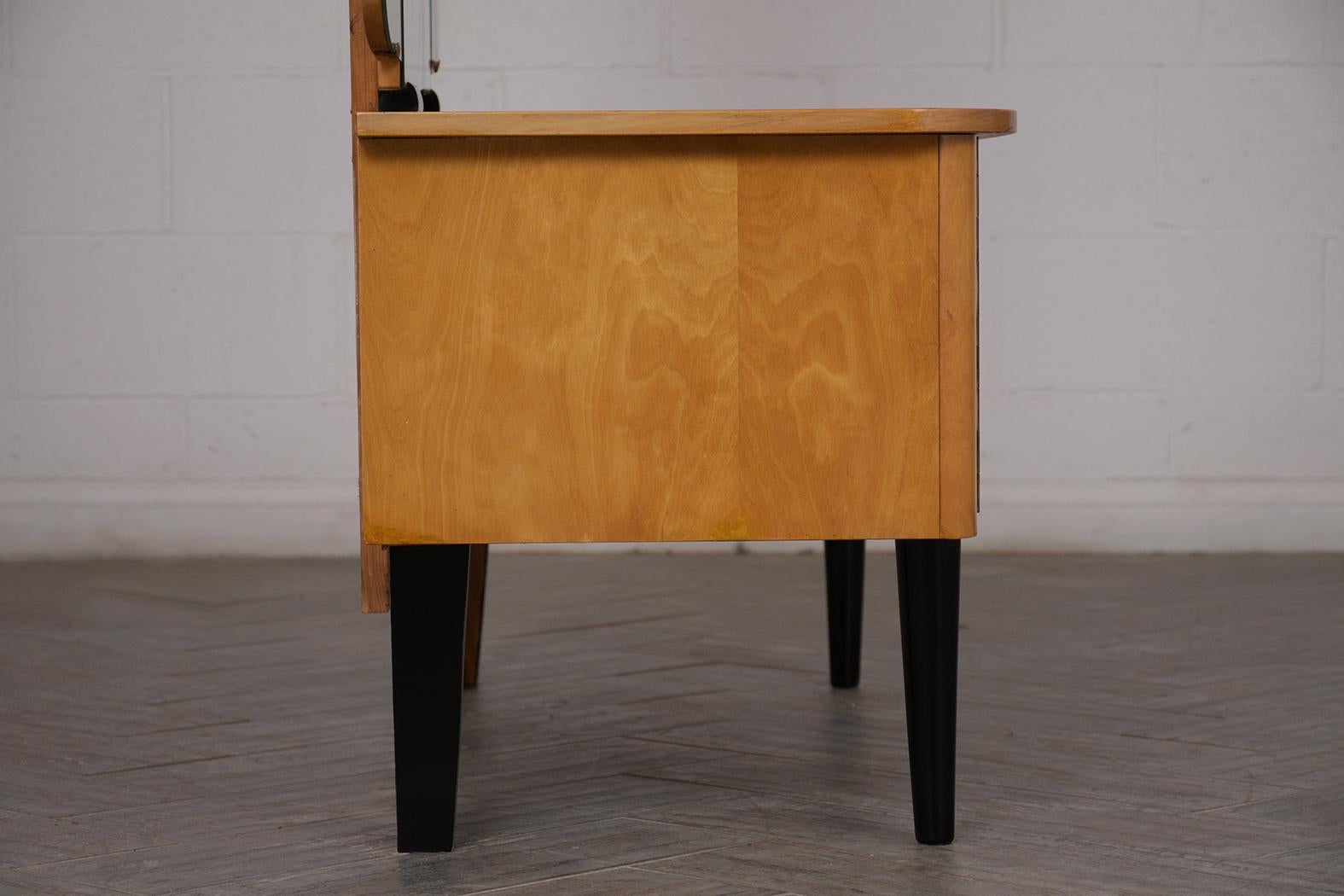 Modern Lacquered Dressing Table For Sale 4