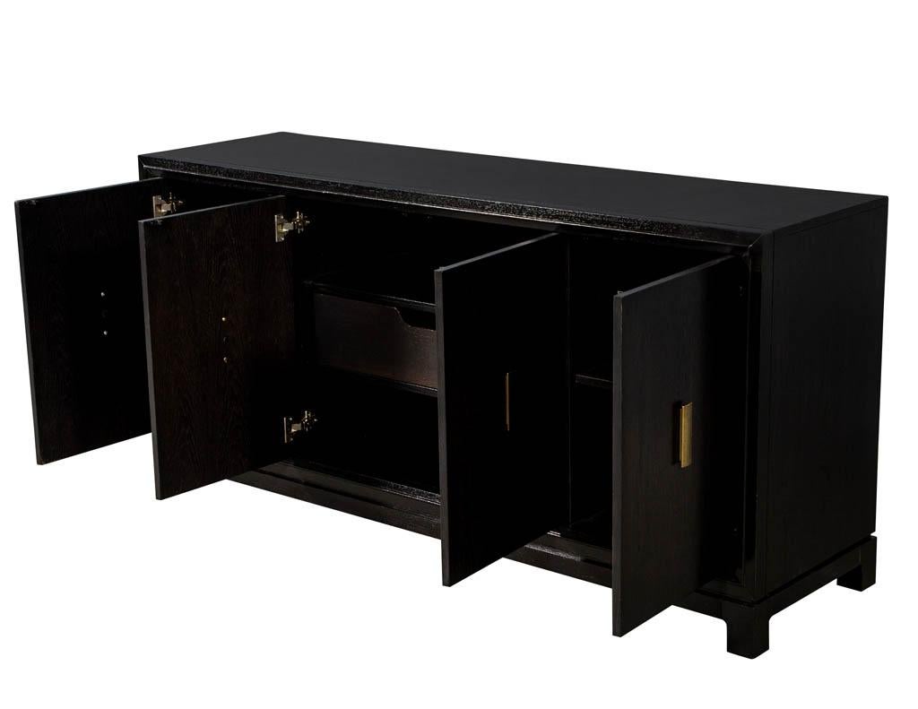 Modernes Sideboard aus lackierter Eiche Buffet (amerikanisch) im Angebot