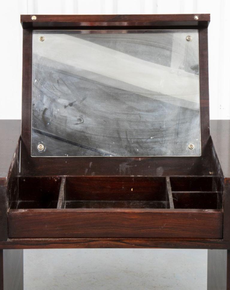 Vanity Desk moderne en bois laqué État moyen - En vente à New York, NY
