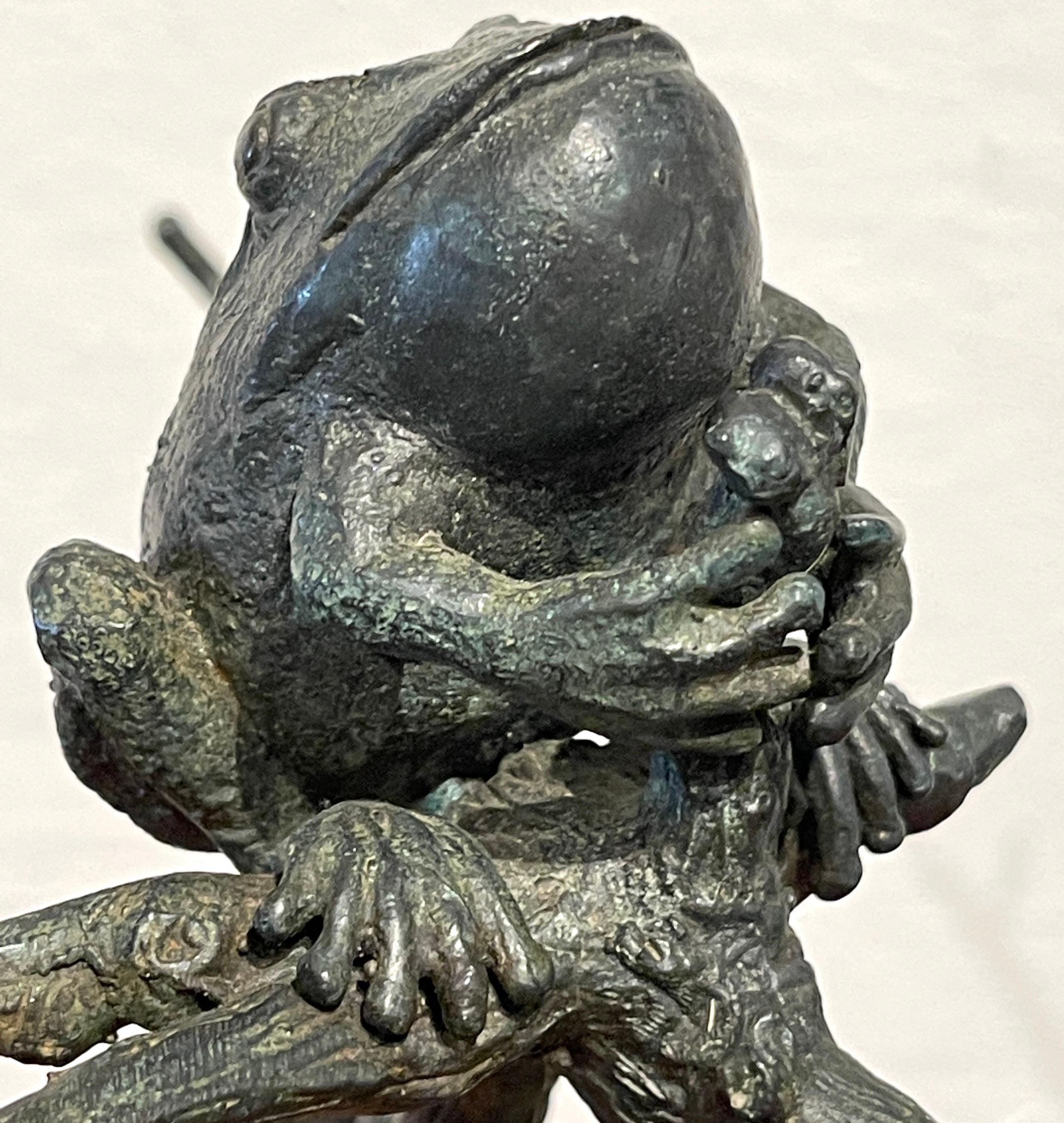 Bronze de paysage moderne représentant des grenouilles d'arbre  en vente 9