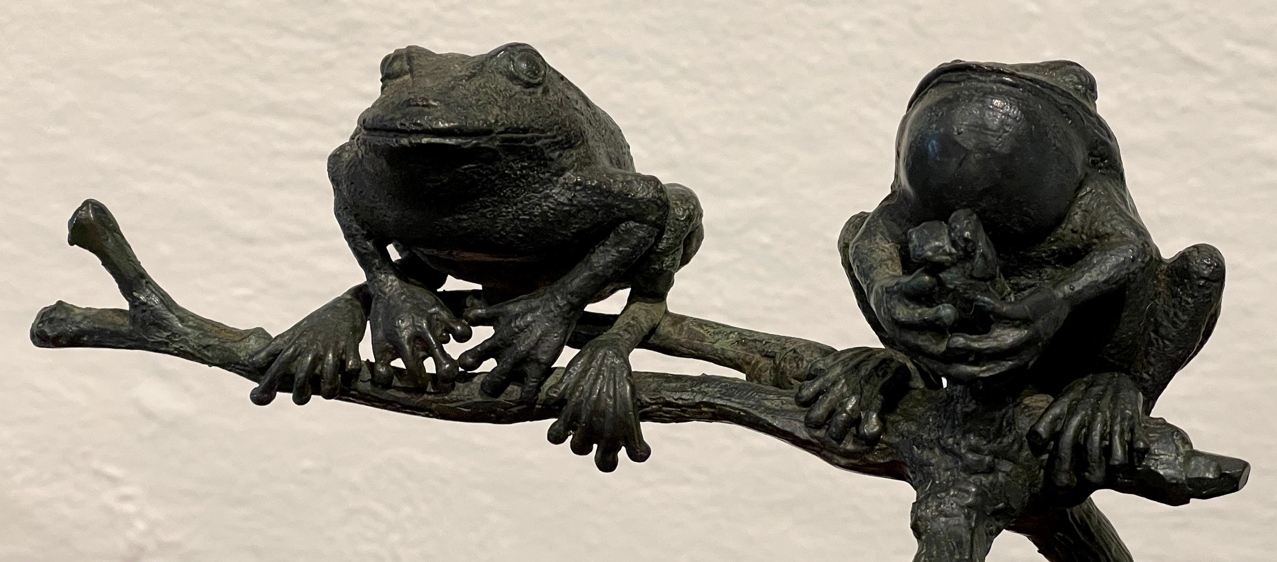 20ième siècle Bronze de paysage moderne représentant des grenouilles d'arbre  en vente