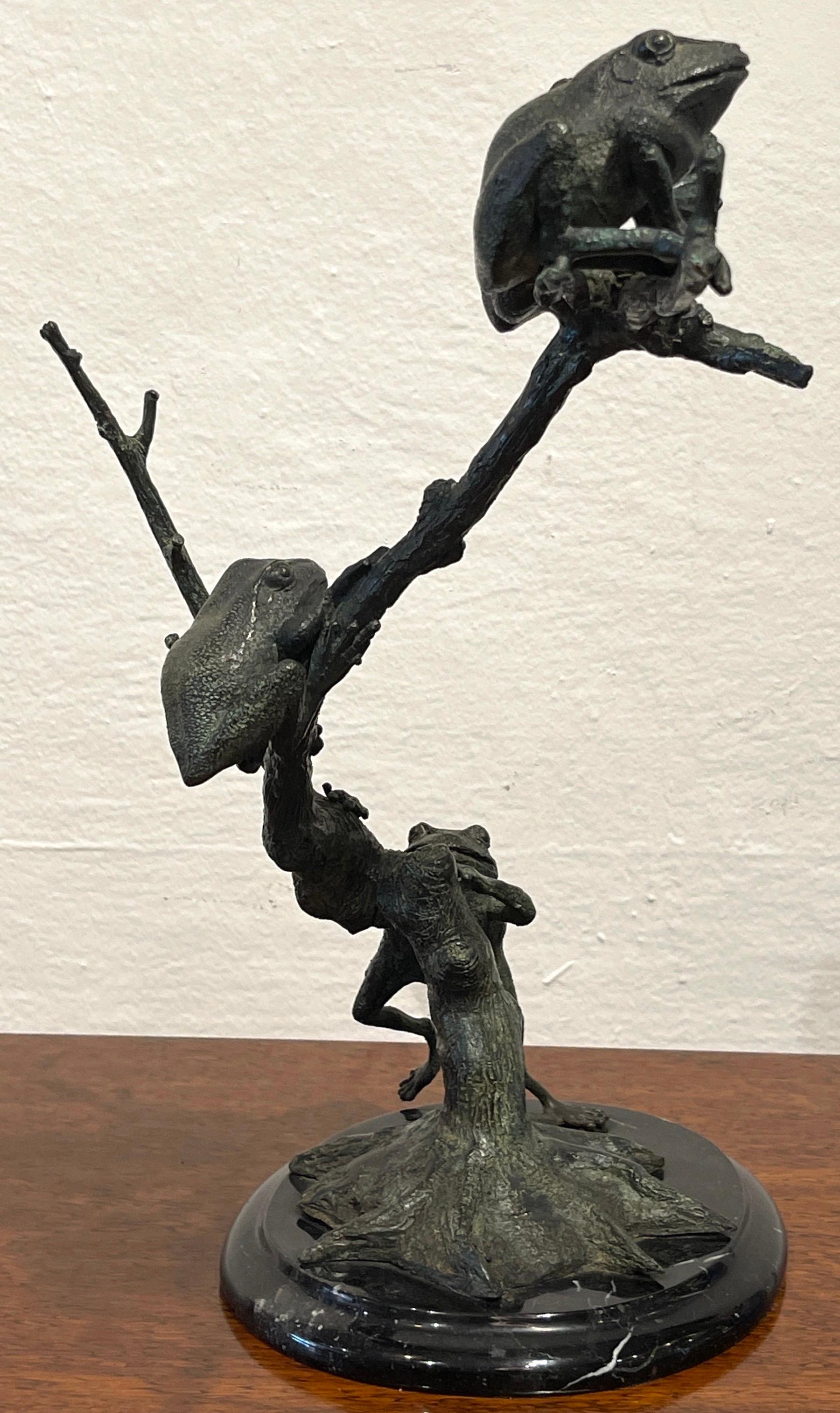 Bronze de paysage moderne représentant des grenouilles d'arbre  en vente 1