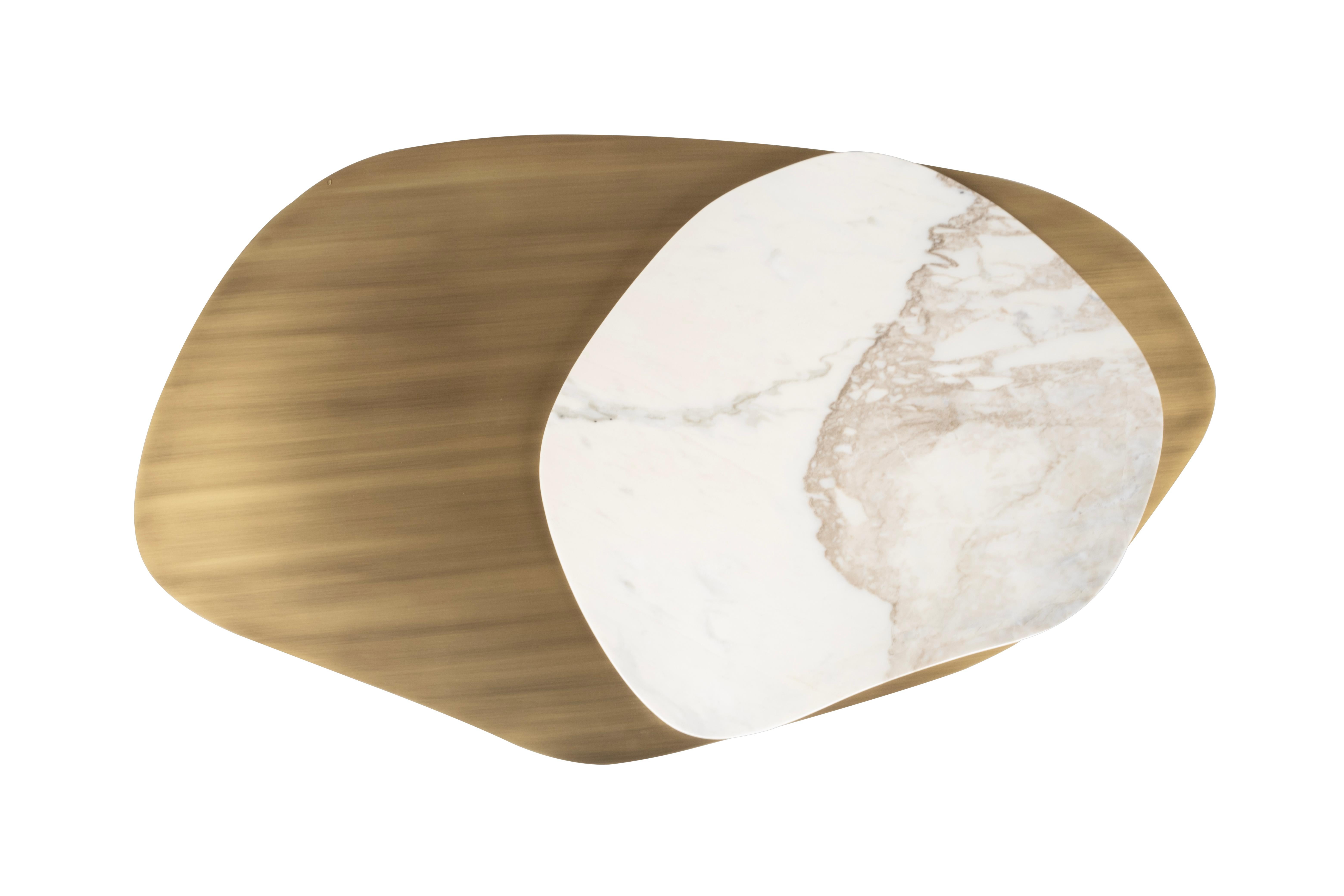 Moderne Tables basses de paysage modernes en marbre et laiton fabriquées à la main au Portugal par Greenapple en vente