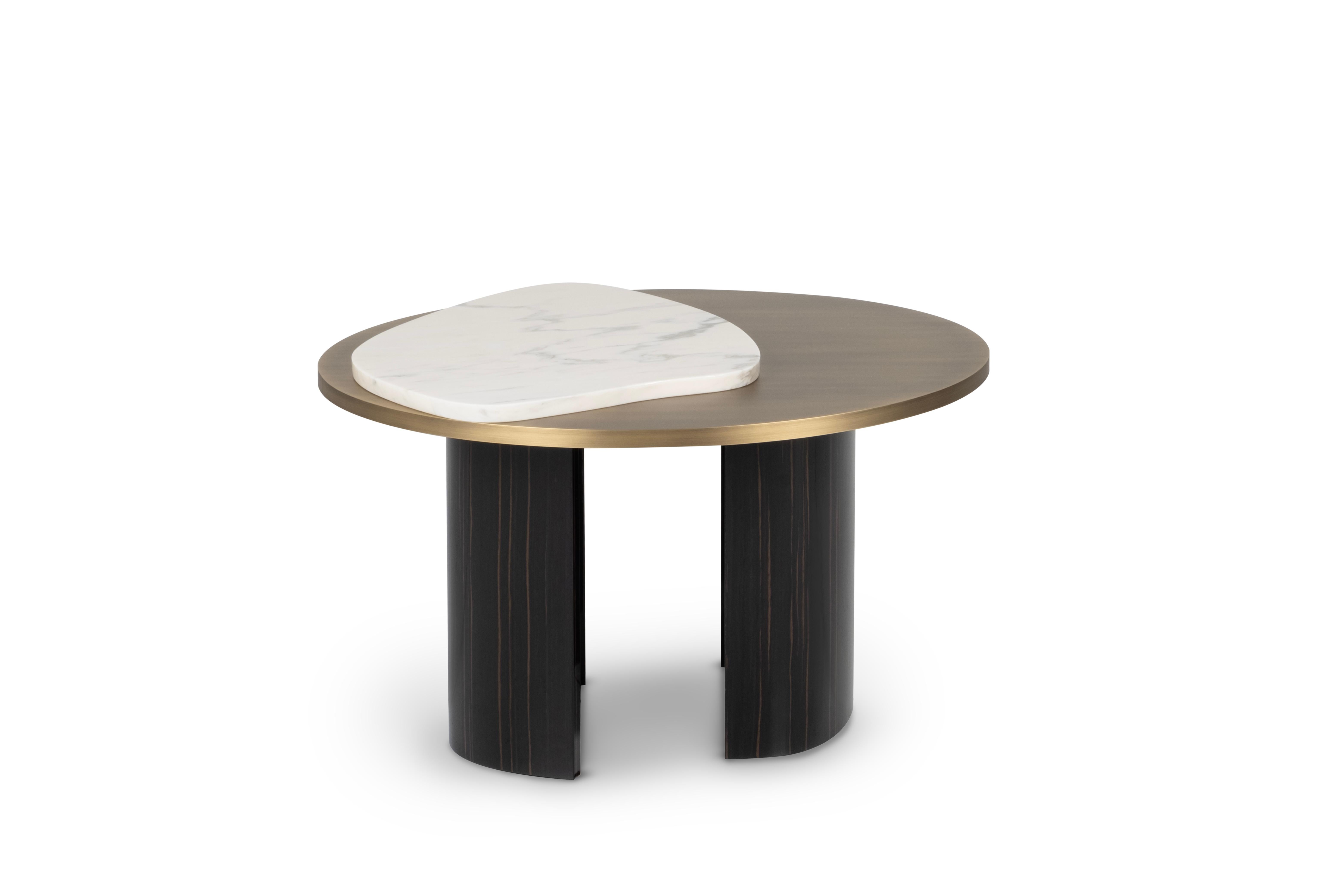 Moderne Tables d'appoint modernes en marbre et laiton fabriquées à la main au Portugal par Greenapple en vente