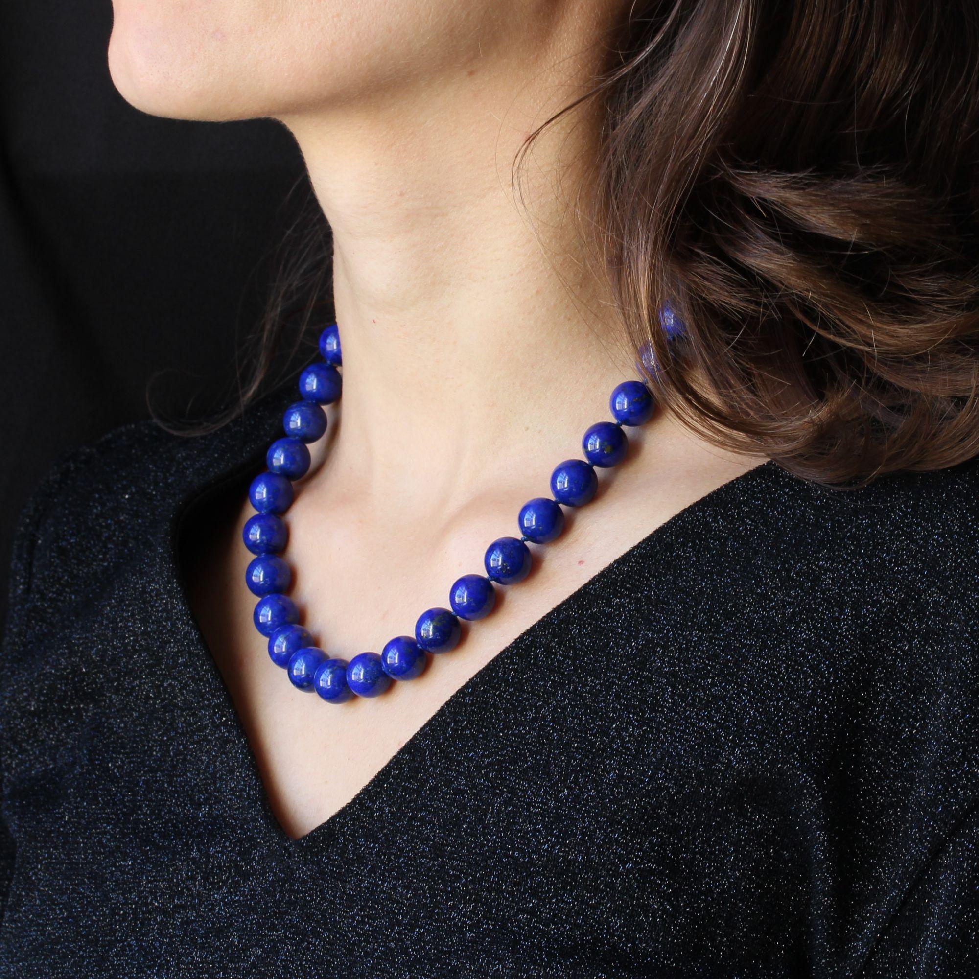Women's Modern Lapis Lazuli 18 Karat Yellow Gold Chiseled Clasp Necklace For Sale