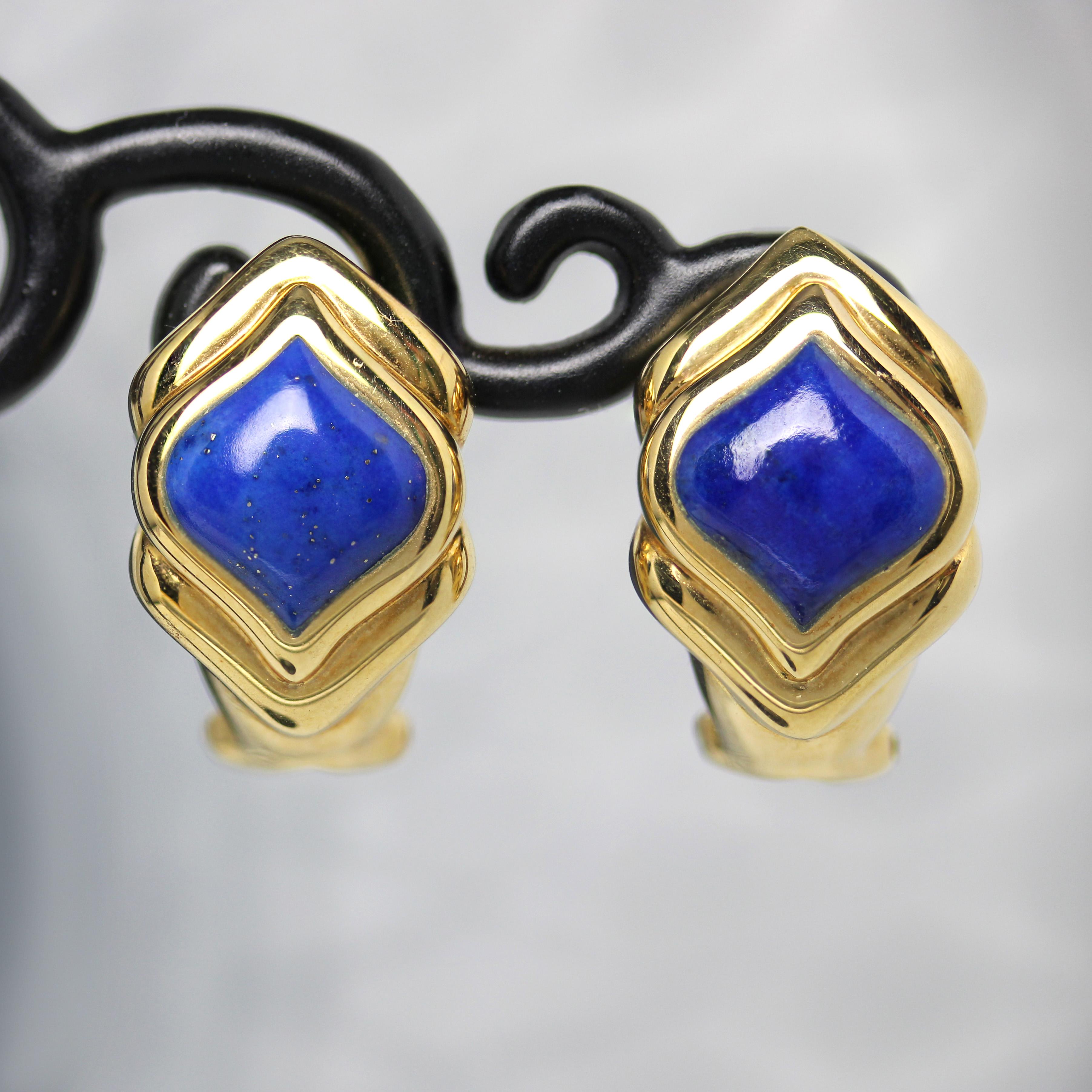 Moderne Clous d'oreilles modernes en or jaune 18 carats et lapis-lazuli en vente